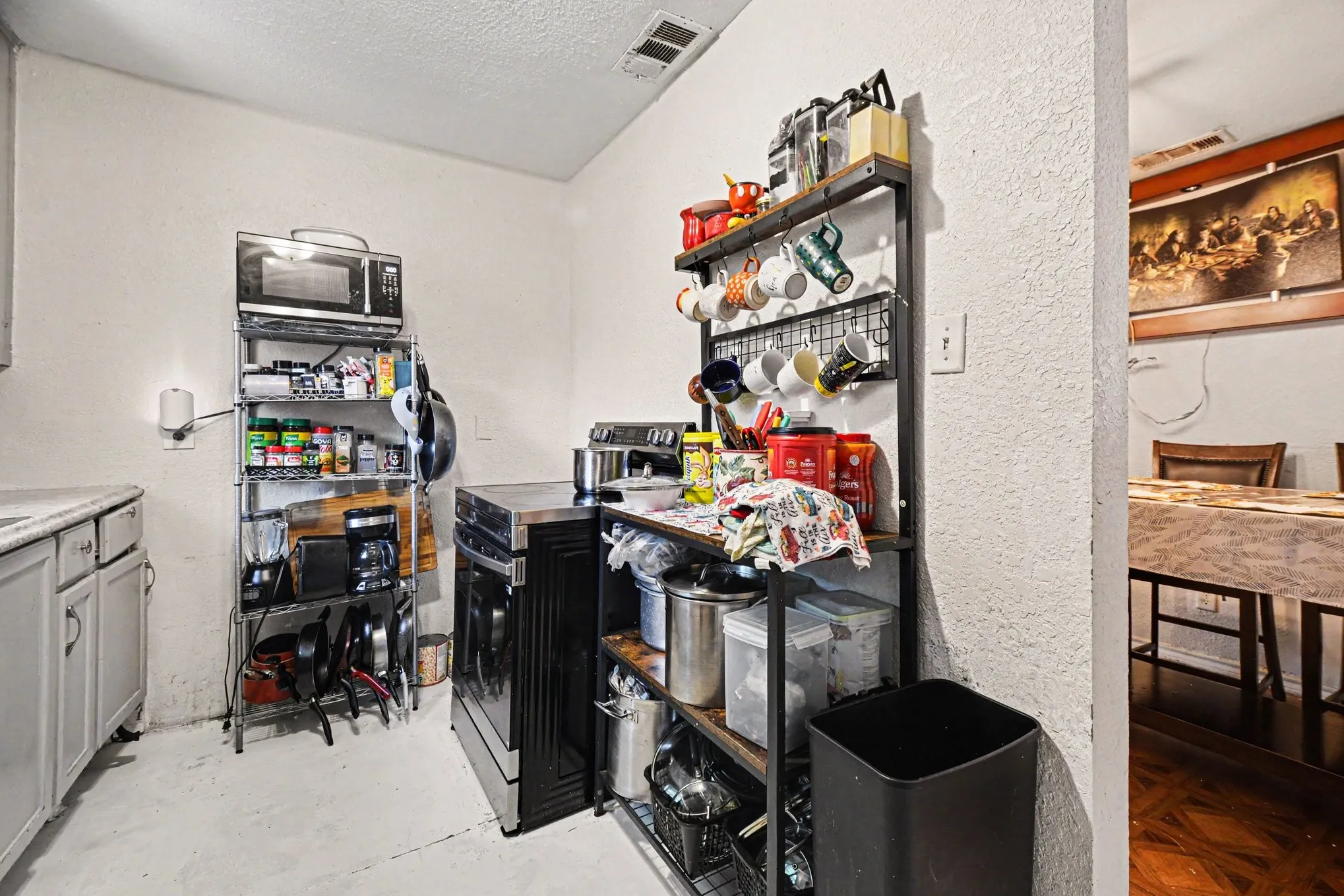 Single Family Residence For Sale in Dallas County , 1001 Hillburn Drive, Dallas, Texas 75217, 4 Bedrooms, 2 Bathrooms, Garage spaces, 1,893 Sqft, built in 1947, Price $225,000, mls#21261453, Real Estate Agent in Dallas, Homes For Sale in Dallas county, Homes For Sale in Dallas, Realtor in Dallas Texas, Real Estate Brokerage Independent Realty Texas, Luminita Cordes Realtor