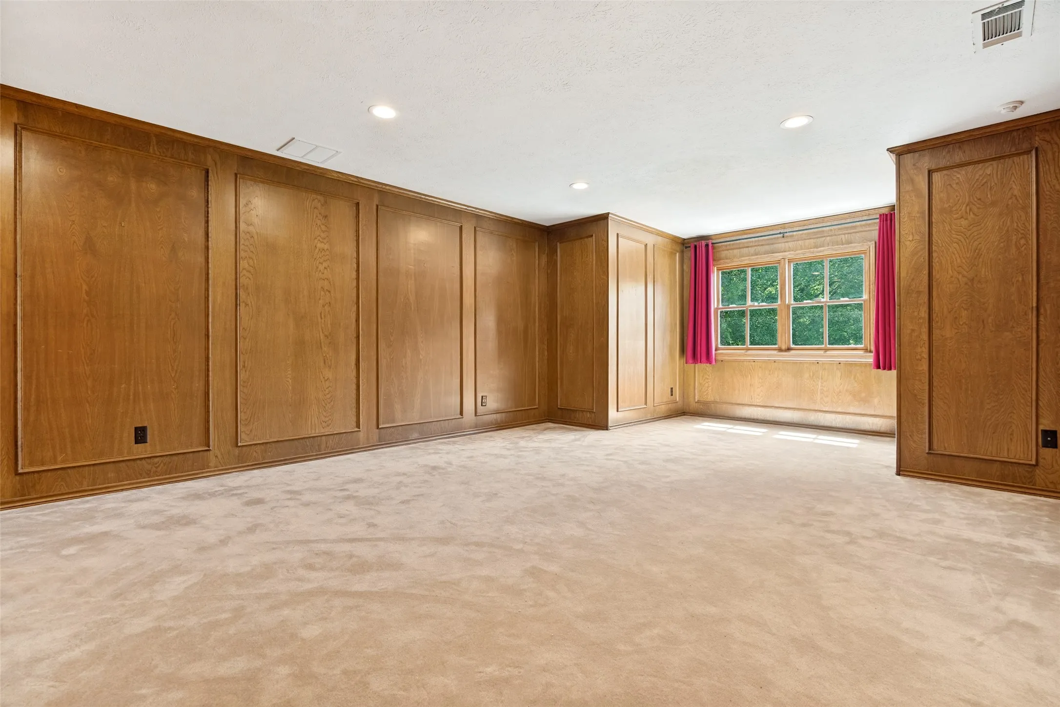 Single Family Residence For Rent in Dallas County , 6544 Valleybrook Drive, Dallas, Texas 75254, 5 Bedroom, 6 Bathroom, 2 Garage spaces, 5,982 Sqft, built in 1972, mls#21261462, Real Estate Agent in Dallas, Homes For Rent in Dallas county, Homes For Rent in Dallas, Realtor in Dallas Texas, Real Estate Brokerage Independent Realty Texas, Luminita Cordes Realtor