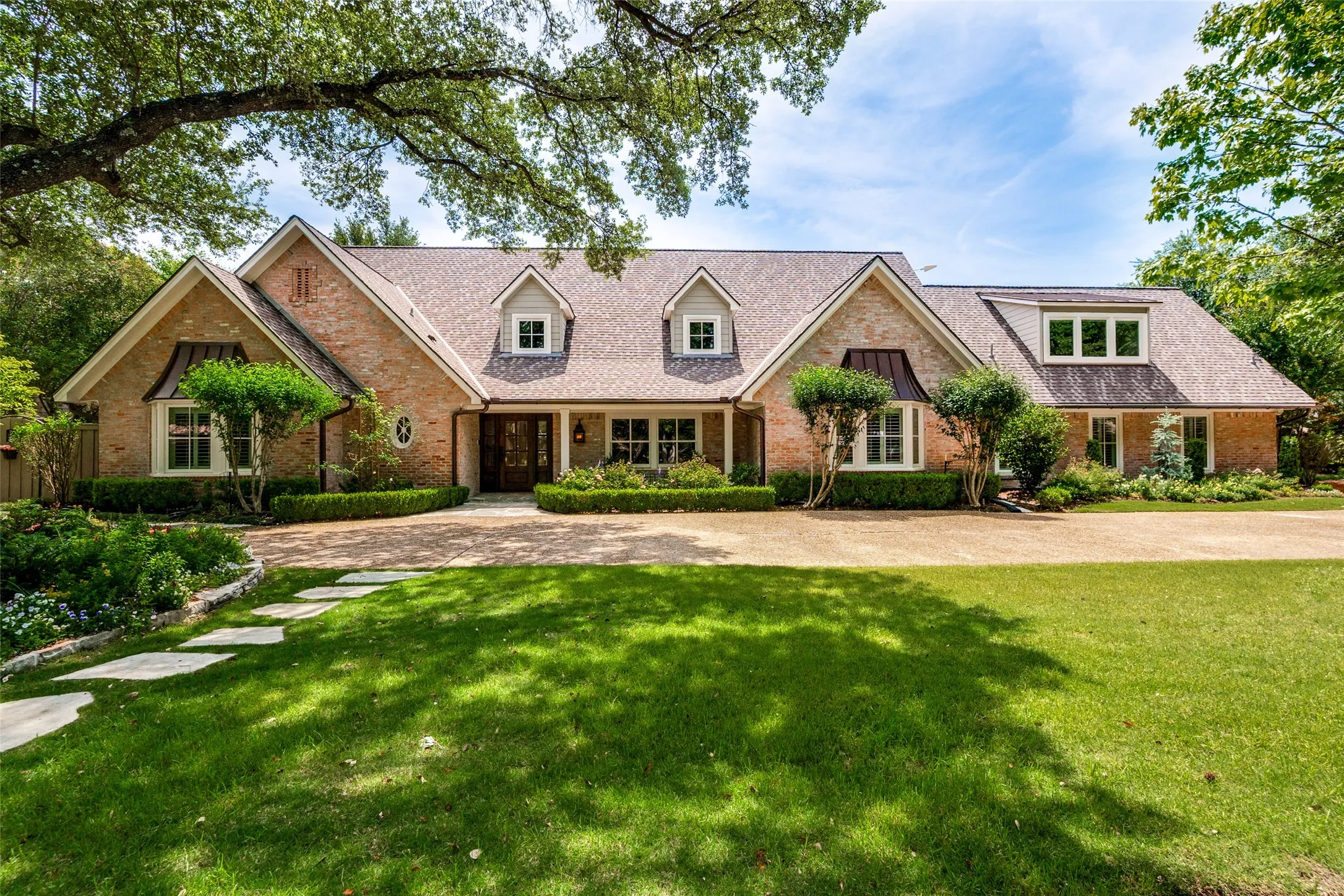 Single Family Residence For Rent in Dallas County , 6544 Valleybrook Drive, Dallas, Texas 75254, 5 Bedroom, 6 Bathroom, 2 Garage spaces, 5,982 Sqft, built in 1972, mls#21261462, Real Estate Agent in Dallas, Homes For Rent in Dallas county, Homes For Rent in Dallas, Realtor in Dallas Texas, Real Estate Brokerage Independent Realty Texas, Luminita Cordes Realtor