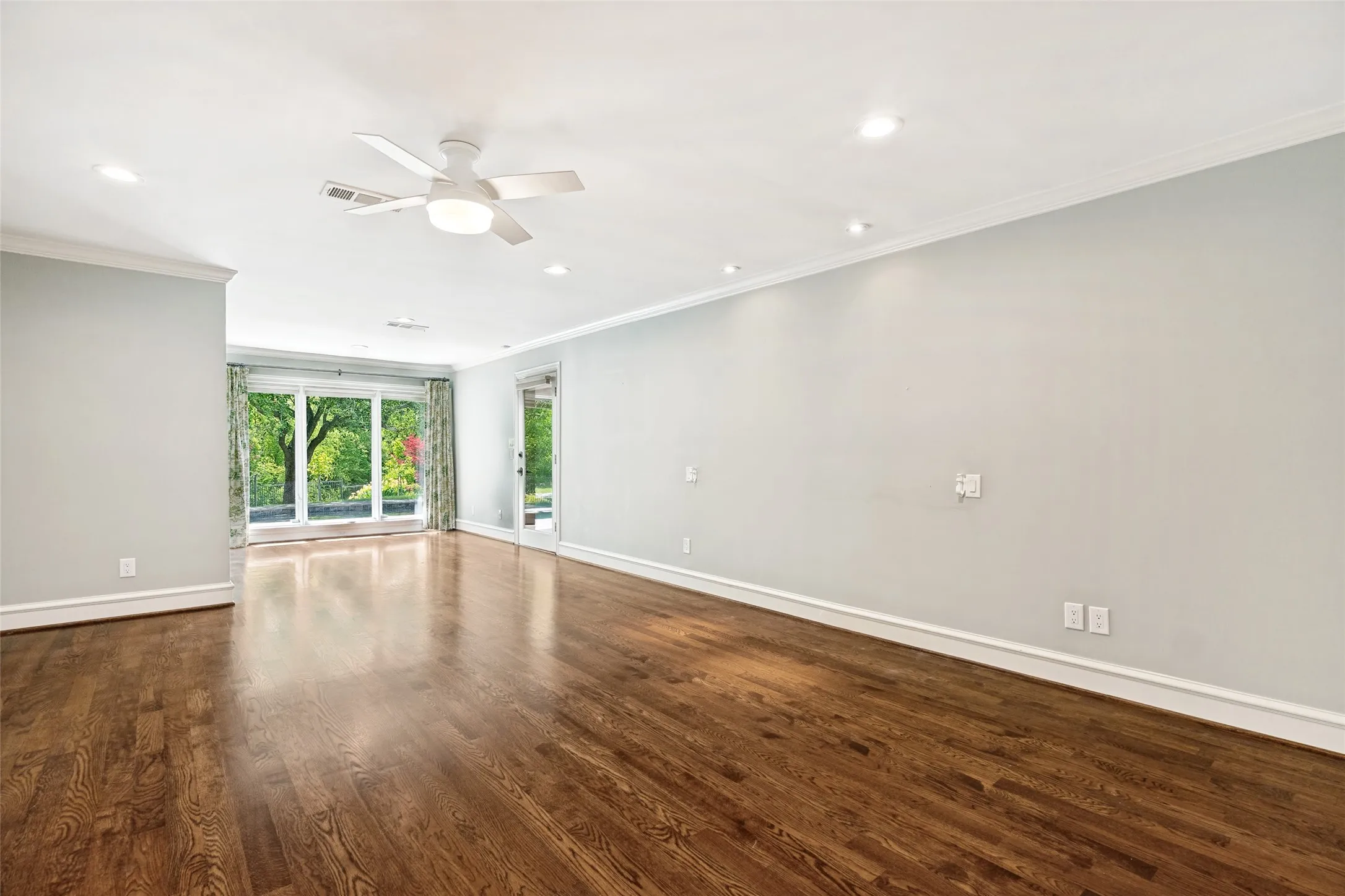 Single Family Residence For Rent in Dallas County , 6544 Valleybrook Drive, Dallas, Texas 75254, 5 Bedroom, 6 Bathroom, 2 Garage spaces, 5,982 Sqft, built in 1972, mls#21261462, Real Estate Agent in Dallas, Homes For Rent in Dallas county, Homes For Rent in Dallas, Realtor in Dallas Texas, Real Estate Brokerage Independent Realty Texas, Luminita Cordes Realtor