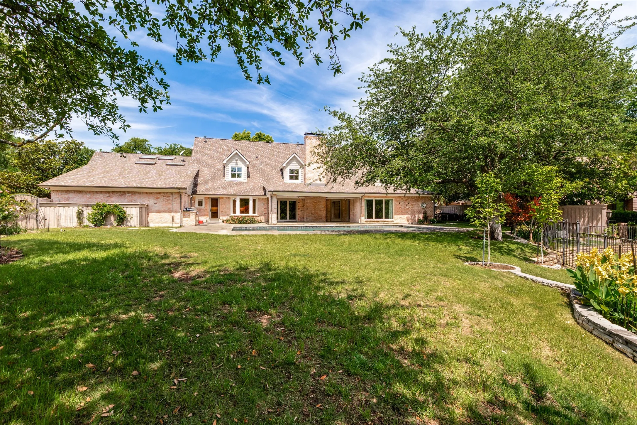 Single Family Residence For Rent in Dallas County , 6544 Valleybrook Drive, Dallas, Texas 75254, 5 Bedroom, 6 Bathroom, 2 Garage spaces, 5,982 Sqft, built in 1972, mls#21261462, Real Estate Agent in Dallas, Homes For Rent in Dallas county, Homes For Rent in Dallas, Realtor in Dallas Texas, Real Estate Brokerage Independent Realty Texas, Luminita Cordes Realtor