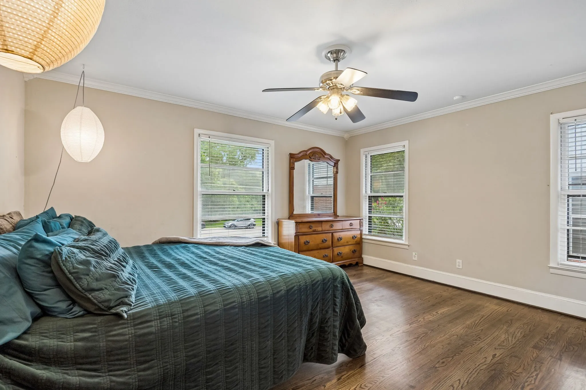 Single Family Residence For Sale in Dallas County , 2006 Elmwood Boulevard, Dallas, Texas 75224, 3 Bedrooms, 2 Bathrooms, Garage spaces, 1,444 Sqft, built in 1953, Price $375,000, mls#21253253, Real Estate Agent in Dallas, Homes For Sale in Dallas county, Homes For Sale in Dallas, Realtor in Dallas Texas, Real Estate Brokerage Independent Realty Texas, Luminita Cordes Realtor