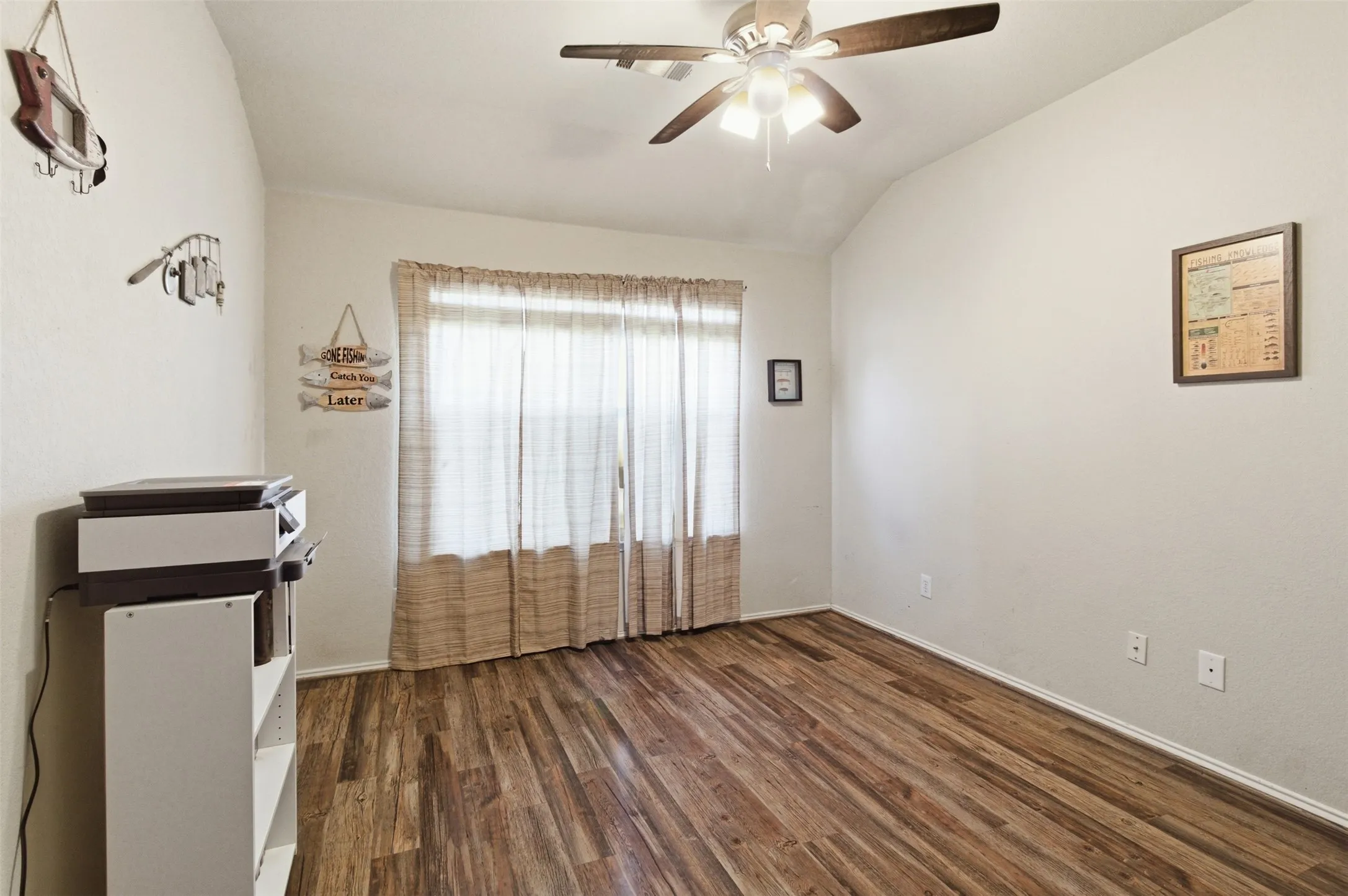 Single Family Residence For Sale in Rockwall County , 516 Mckamy Boulevard, Royse City, Texas 75189, 3 Bedrooms, 2 Bathrooms, 2 Garage spaces, 2,168 Sqft, built in 2005, Preowned, Price $360,000, mls#21258419, Real Estate Agent in Royse City, Homes For Sale in Rockwall county, Homes For Sale in Royse City, Realtor in Royse City Texas, Real Estate Brokerage Independent Realty Texas, Luminita Cordes Realtor