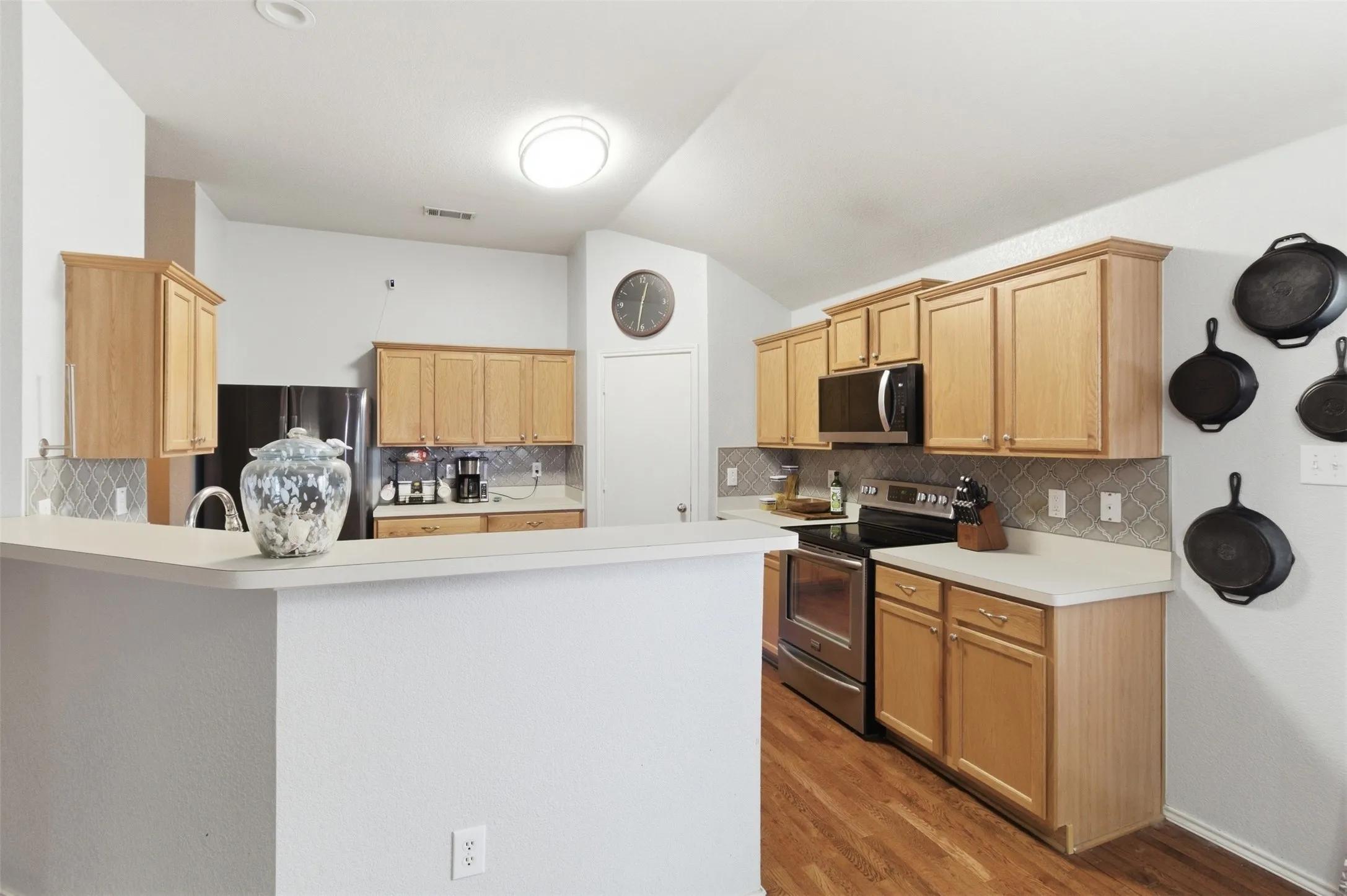 Single Family Residence For Sale in Rockwall County , 516 Mckamy Boulevard, Royse City, Texas 75189, 3 Bedrooms, 2 Bathrooms, 2 Garage spaces, 2,168 Sqft, built in 2005, Preowned, Price $360,000, mls#21258419, Real Estate Agent in Royse City, Homes For Sale in Rockwall county, Homes For Sale in Royse City, Realtor in Royse City Texas, Real Estate Brokerage Independent Realty Texas, Luminita Cordes Realtor