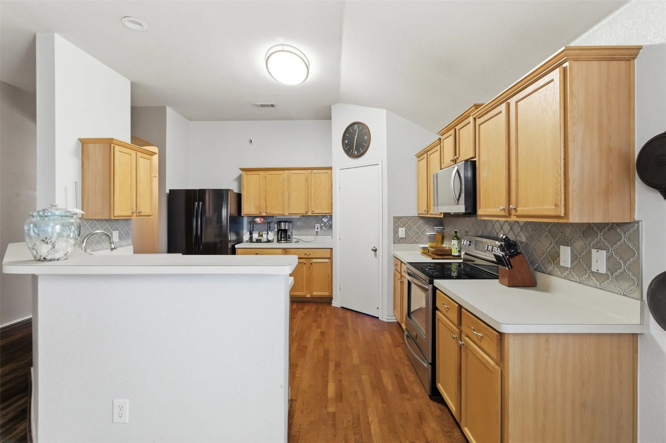 Single Family Residence For Sale in Rockwall County , 516 Mckamy Boulevard, Royse City, Texas 75189, 3 Bedrooms, 2 Bathrooms, 2 Garage spaces, 2,168 Sqft, built in 2005, Preowned, Price $360,000, mls#21258419, Real Estate Agent in Royse City, Homes For Sale in Rockwall county, Homes For Sale in Royse City, Realtor in Royse City Texas, Real Estate Brokerage Independent Realty Texas, Luminita Cordes Realtor