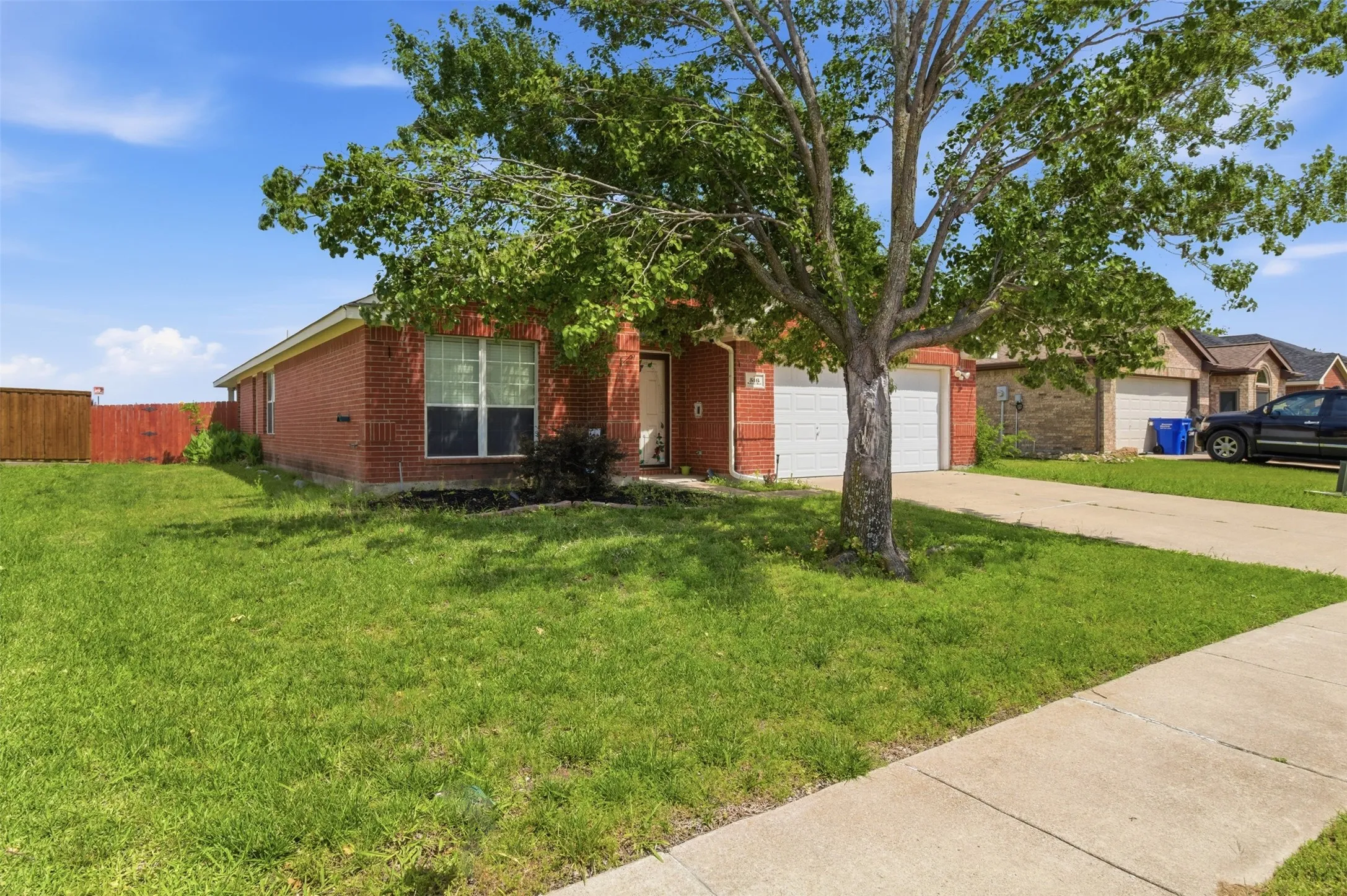 Single Family Residence For Sale in Rockwall County , 516 Mckamy Boulevard, Royse City, Texas 75189, 3 Bedrooms, 2 Bathrooms, 2 Garage spaces, 2,168 Sqft, built in 2005, Preowned, Price $360,000, mls#21258419, Real Estate Agent in Royse City, Homes For Sale in Rockwall county, Homes For Sale in Royse City, Realtor in Royse City Texas, Real Estate Brokerage Independent Realty Texas, Luminita Cordes Realtor