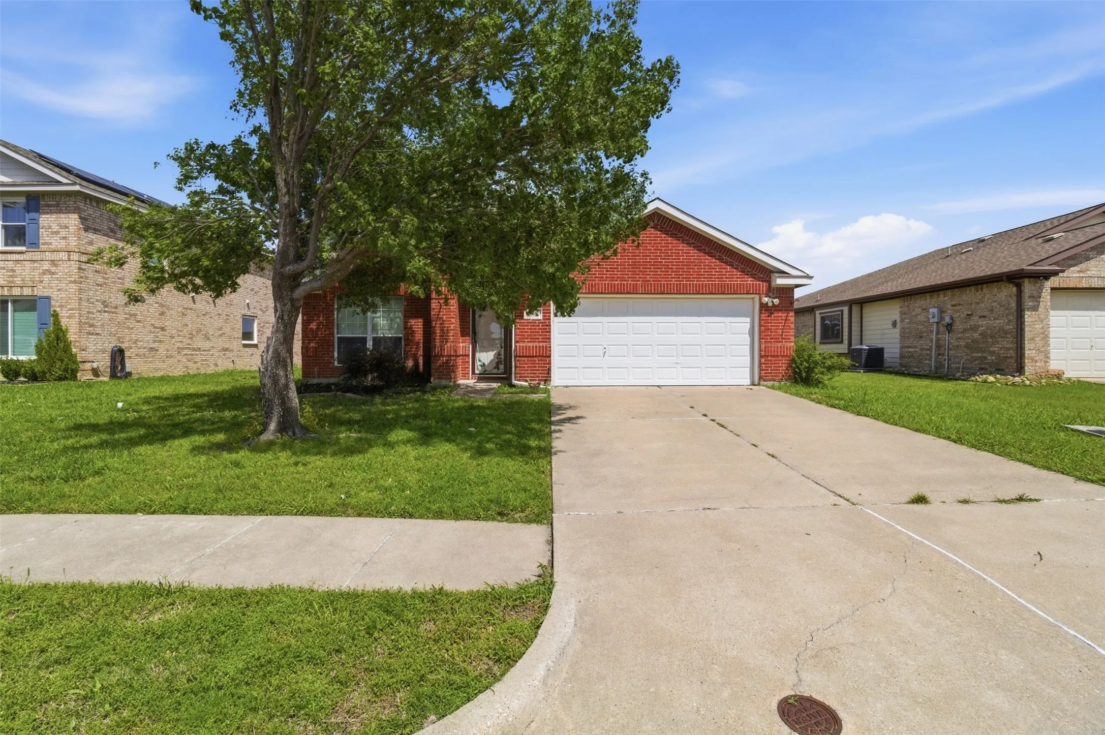 Single Family Residence For Sale in Rockwall County , 516 Mckamy Boulevard, Royse City, Texas 75189, 3 Bedrooms, 2 Bathrooms, 2 Garage spaces, 2,168 Sqft, built in 2005, Preowned, Price $360,000, mls#21258419, Real Estate Agent in Royse City, Homes For Sale in Rockwall county, Homes For Sale in Royse City, Realtor in Royse City Texas, Real Estate Brokerage Independent Realty Texas, Luminita Cordes Realtor