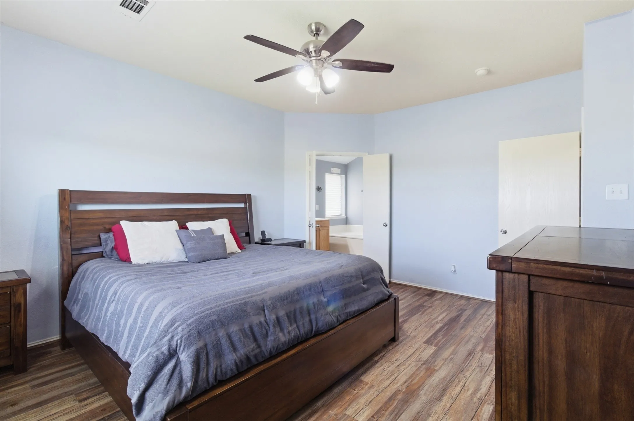 Single Family Residence For Sale in Rockwall County , 516 Mckamy Boulevard, Royse City, Texas 75189, 3 Bedrooms, 2 Bathrooms, 2 Garage spaces, 2,168 Sqft, built in 2005, Preowned, Price $360,000, mls#21258419, Real Estate Agent in Royse City, Homes For Sale in Rockwall county, Homes For Sale in Royse City, Realtor in Royse City Texas, Real Estate Brokerage Independent Realty Texas, Luminita Cordes Realtor