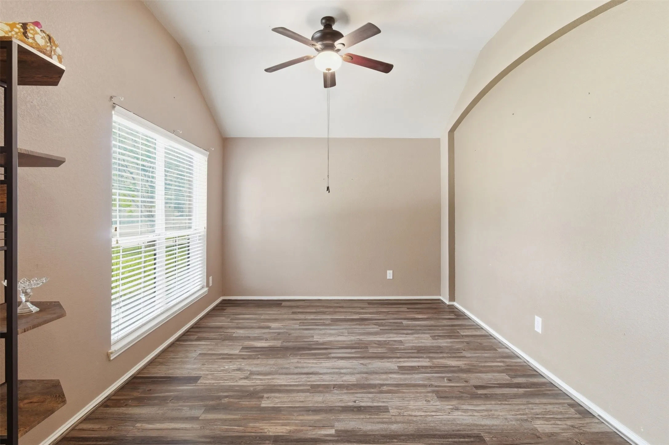 Single Family Residence For Sale in Rockwall County , 516 Mckamy Boulevard, Royse City, Texas 75189, 3 Bedrooms, 2 Bathrooms, 2 Garage spaces, 2,168 Sqft, built in 2005, Preowned, Price $360,000, mls#21258419, Real Estate Agent in Royse City, Homes For Sale in Rockwall county, Homes For Sale in Royse City, Realtor in Royse City Texas, Real Estate Brokerage Independent Realty Texas, Luminita Cordes Realtor