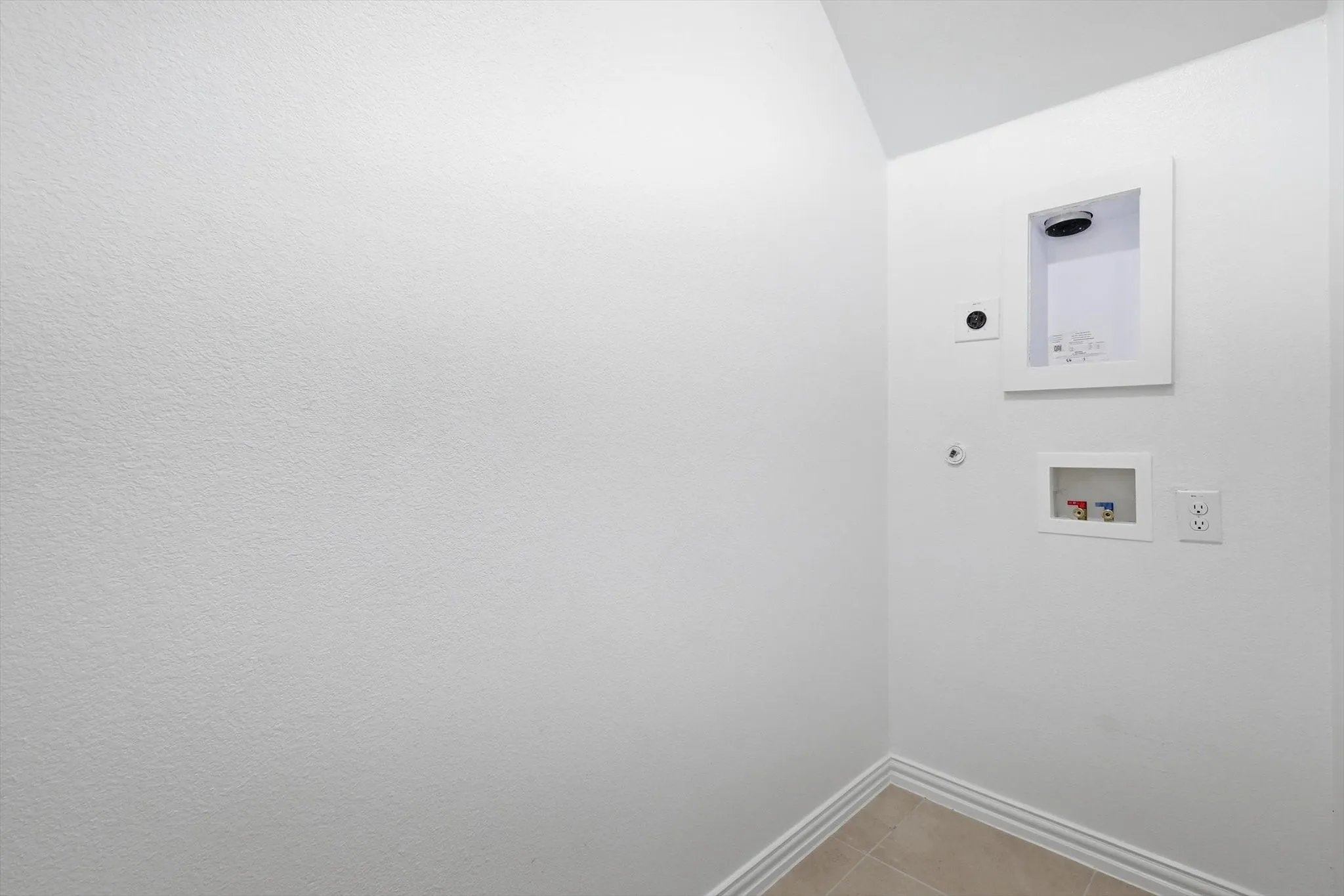 Townhouse For Sale in Denton County , 321 Ukiah Street, Lewisville, Texas 75056, 3 Bedrooms, 3 Bathrooms, 2 Garage spaces, 2,289 Sqft, built in 2022, Price $464,900, mls#21260059, Real Estate Agent in Lewisville, Homes For Sale in Denton county, Homes For Sale in Lewisville, Realtor in Lewisville Texas, Real Estate Brokerage Independent Realty Texas, Luminita Cordes Realtor
