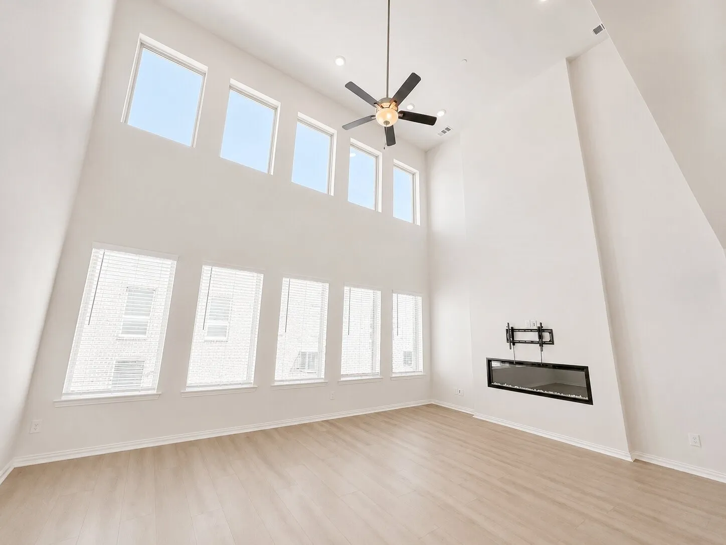 Townhouse For Sale in Denton County , 321 Ukiah Street, Lewisville, Texas 75056, 3 Bedrooms, 3 Bathrooms, 2 Garage spaces, 2,289 Sqft, built in 2022, Price $464,900, mls#21260059, Real Estate Agent in Lewisville, Homes For Sale in Denton county, Homes For Sale in Lewisville, Realtor in Lewisville Texas, Real Estate Brokerage Independent Realty Texas, Luminita Cordes Realtor