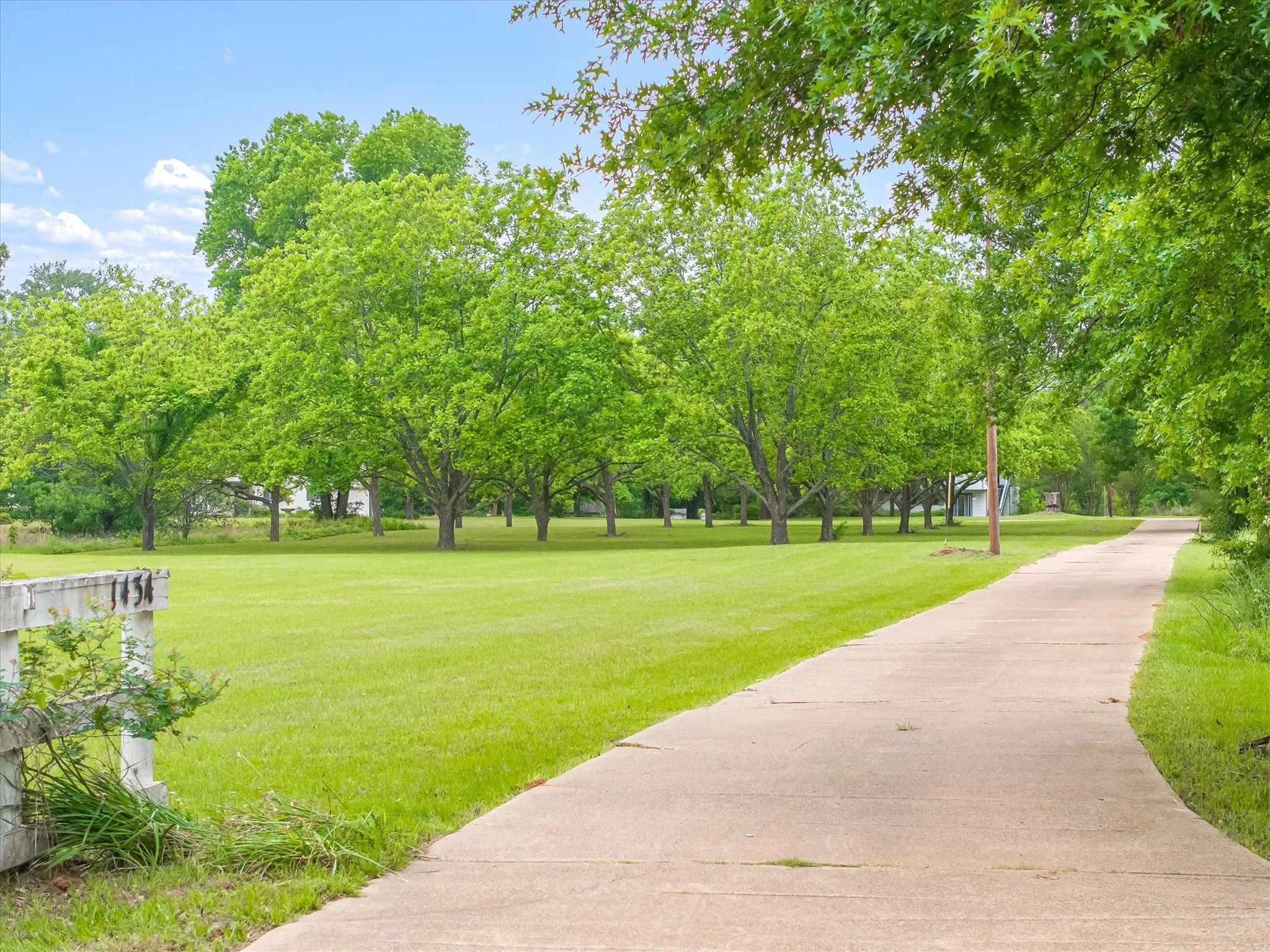 Single Family Residence For Sale in Van Zandt County , 1434 Vz County Road 4519, Van, Texas 75790, 4 Bedroom, 4 Bathroom, 2 Garage spaces, 3,366 Sqft, built in 1990, Preowned, mls#21260577, Real Estate Agent in Van, Homes For Sale in Van Zandt county, Homes For Sale in Van, Realtor in Van Texas, Real Estate Brokerage Independent Realty Texas, Luminita Cordes Realtor