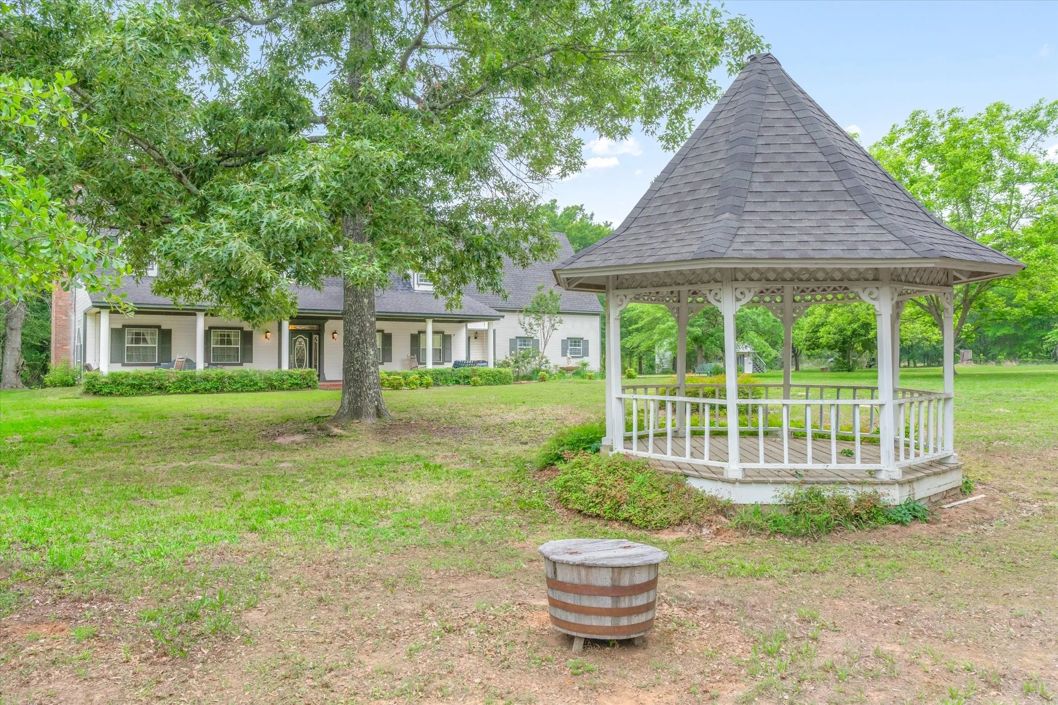 Single Family Residence For Sale in Van Zandt County , 1434 Vz County Road 4519, Van, Texas 75790, 4 Bedroom, 4 Bathroom, 2 Garage spaces, 3,366 Sqft, built in 1990, Preowned, mls#21260577, Real Estate Agent in Van, Homes For Sale in Van Zandt county, Homes For Sale in Van, Realtor in Van Texas, Real Estate Brokerage Independent Realty Texas, Luminita Cordes Realtor