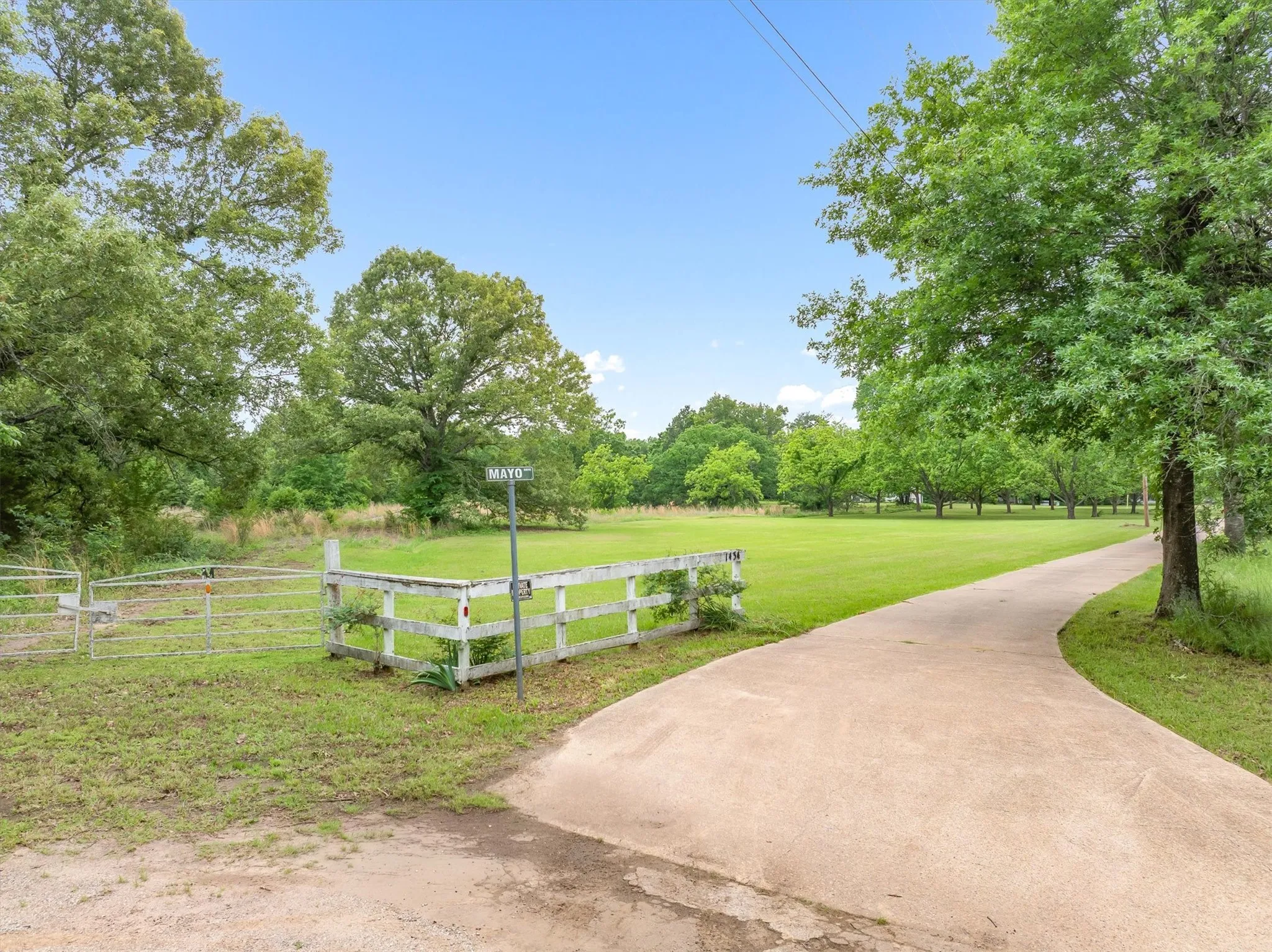 Single Family Residence For Sale in Van Zandt County , 1434 Vz County Road 4519, Van, Texas 75790, 4 Bedroom, 4 Bathroom, 2 Garage spaces, 3,366 Sqft, built in 1990, Preowned, mls#21260577, Real Estate Agent in Van, Homes For Sale in Van Zandt county, Homes For Sale in Van, Realtor in Van Texas, Real Estate Brokerage Independent Realty Texas, Luminita Cordes Realtor
