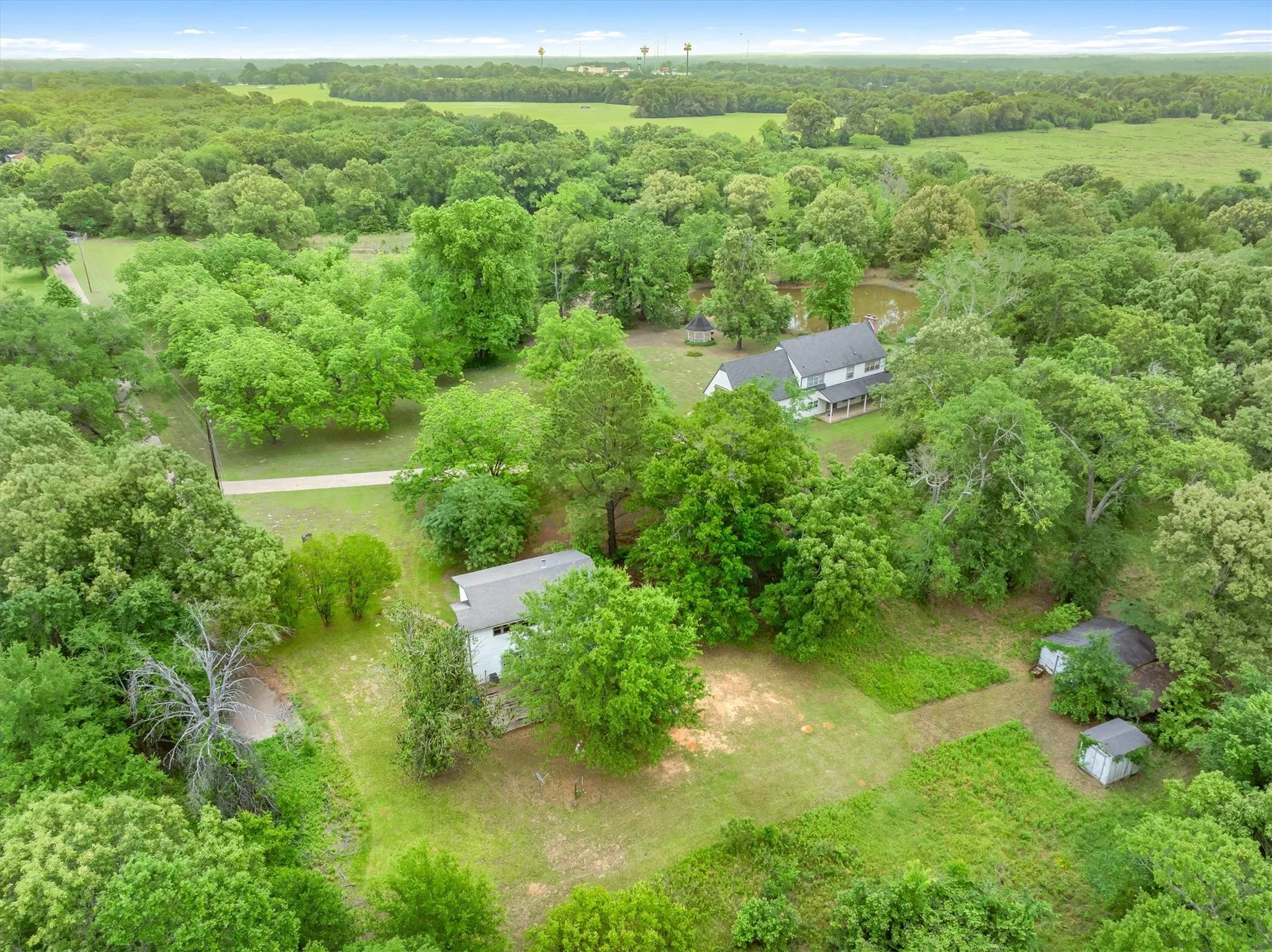 Single Family Residence For Sale in Van Zandt County , 1434 Vz County Road 4519, Van, Texas 75790, 4 Bedroom, 4 Bathroom, 2 Garage spaces, 3,366 Sqft, built in 1990, Preowned, mls#21260577, Real Estate Agent in Van, Homes For Sale in Van Zandt county, Homes For Sale in Van, Realtor in Van Texas, Real Estate Brokerage Independent Realty Texas, Luminita Cordes Realtor