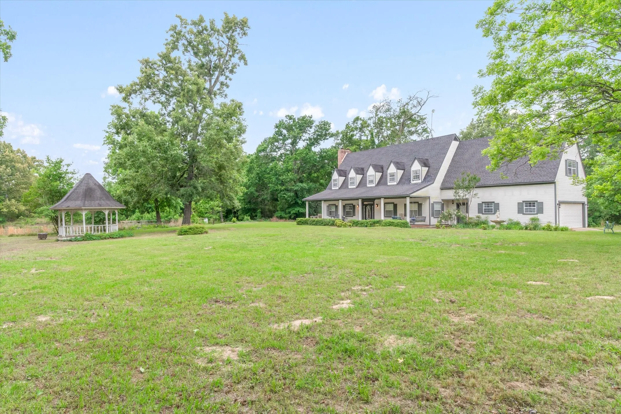 Single Family Residence For Sale in Van Zandt County , 1434 Vz County Road 4519, Van, Texas 75790, 4 Bedroom, 4 Bathroom, 2 Garage spaces, 3,366 Sqft, built in 1990, Preowned, mls#21260577, Real Estate Agent in Van, Homes For Sale in Van Zandt county, Homes For Sale in Van, Realtor in Van Texas, Real Estate Brokerage Independent Realty Texas, Luminita Cordes Realtor