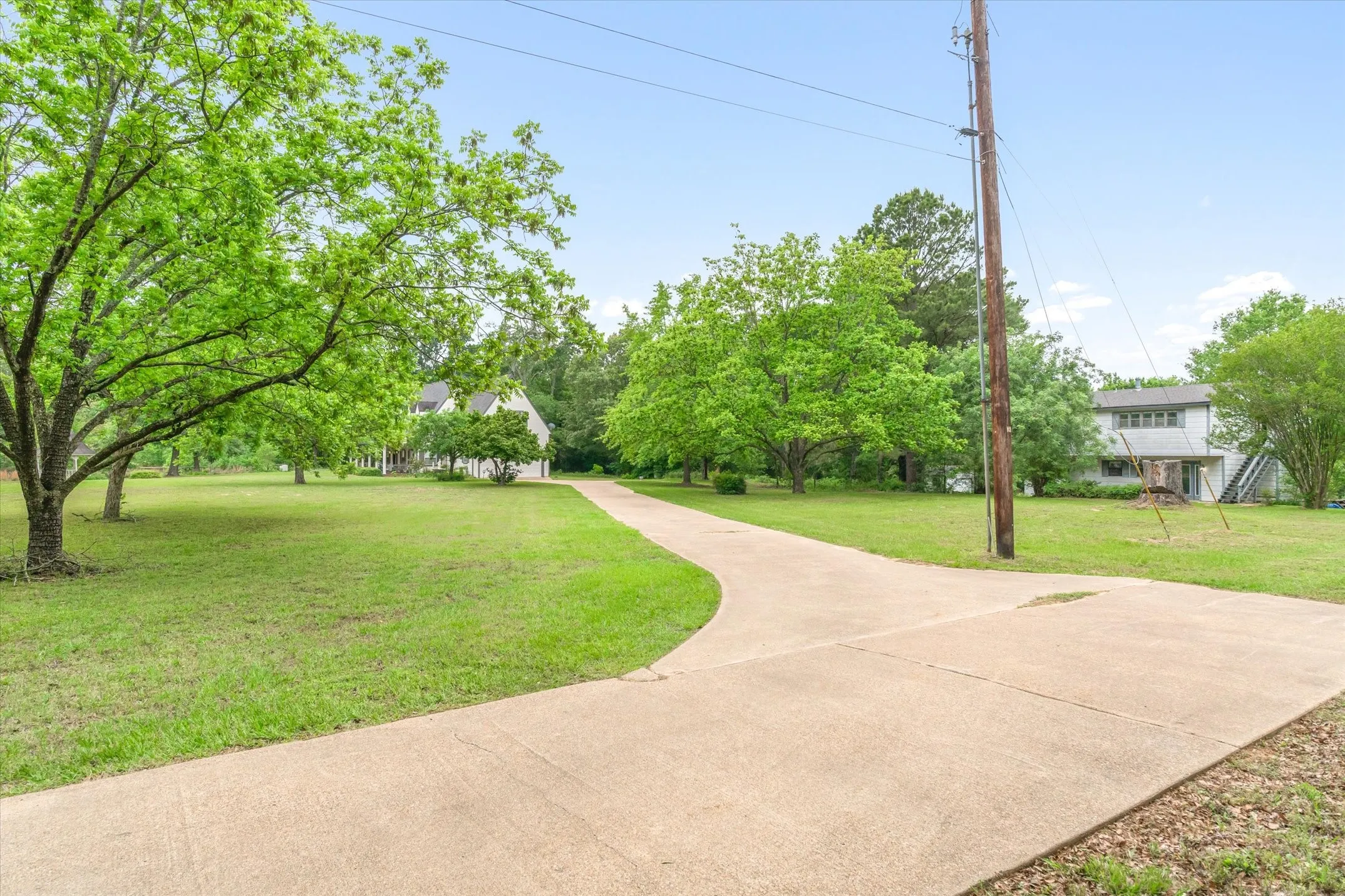 Single Family Residence For Sale in Van Zandt County , 1434 Vz County Road 4519, Van, Texas 75790, 4 Bedroom, 4 Bathroom, 2 Garage spaces, 3,366 Sqft, built in 1990, Preowned, mls#21260577, Real Estate Agent in Van, Homes For Sale in Van Zandt county, Homes For Sale in Van, Realtor in Van Texas, Real Estate Brokerage Independent Realty Texas, Luminita Cordes Realtor