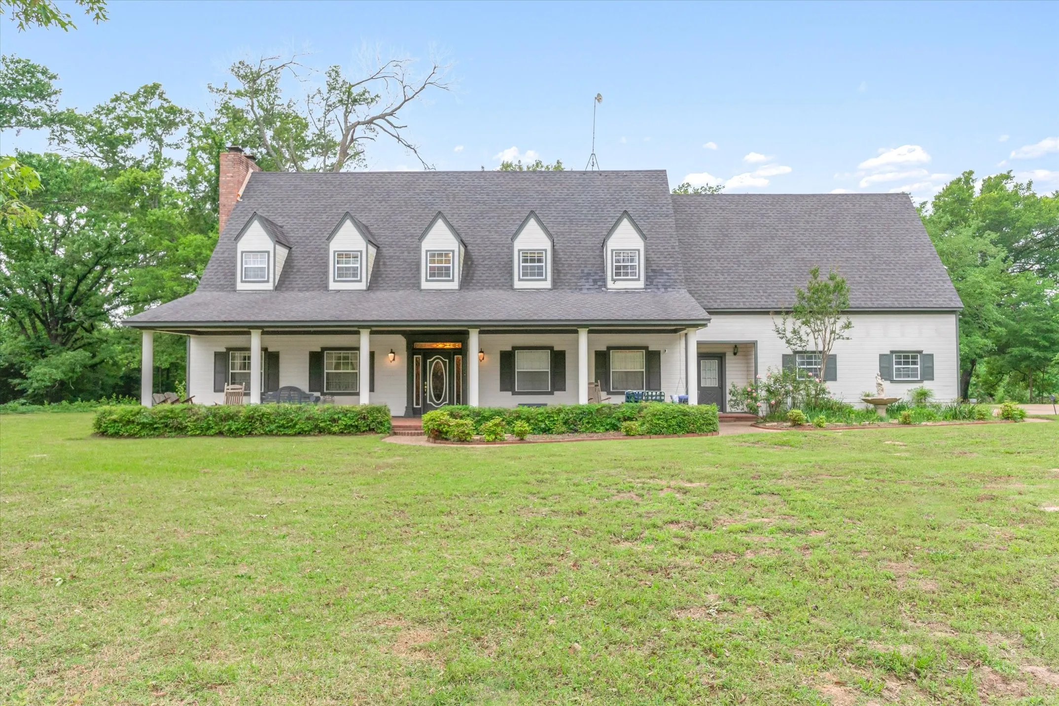 Single Family Residence For Sale in Van Zandt County , 1434 Vz County Road 4519, Van, Texas 75790, 4 Bedroom, 4 Bathroom, 2 Garage spaces, 3,366 Sqft, built in 1990, Preowned, mls#21260577, Real Estate Agent in Van, Homes For Sale in Van Zandt county, Homes For Sale in Van, Realtor in Van Texas, Real Estate Brokerage Independent Realty Texas, Luminita Cordes Realtor