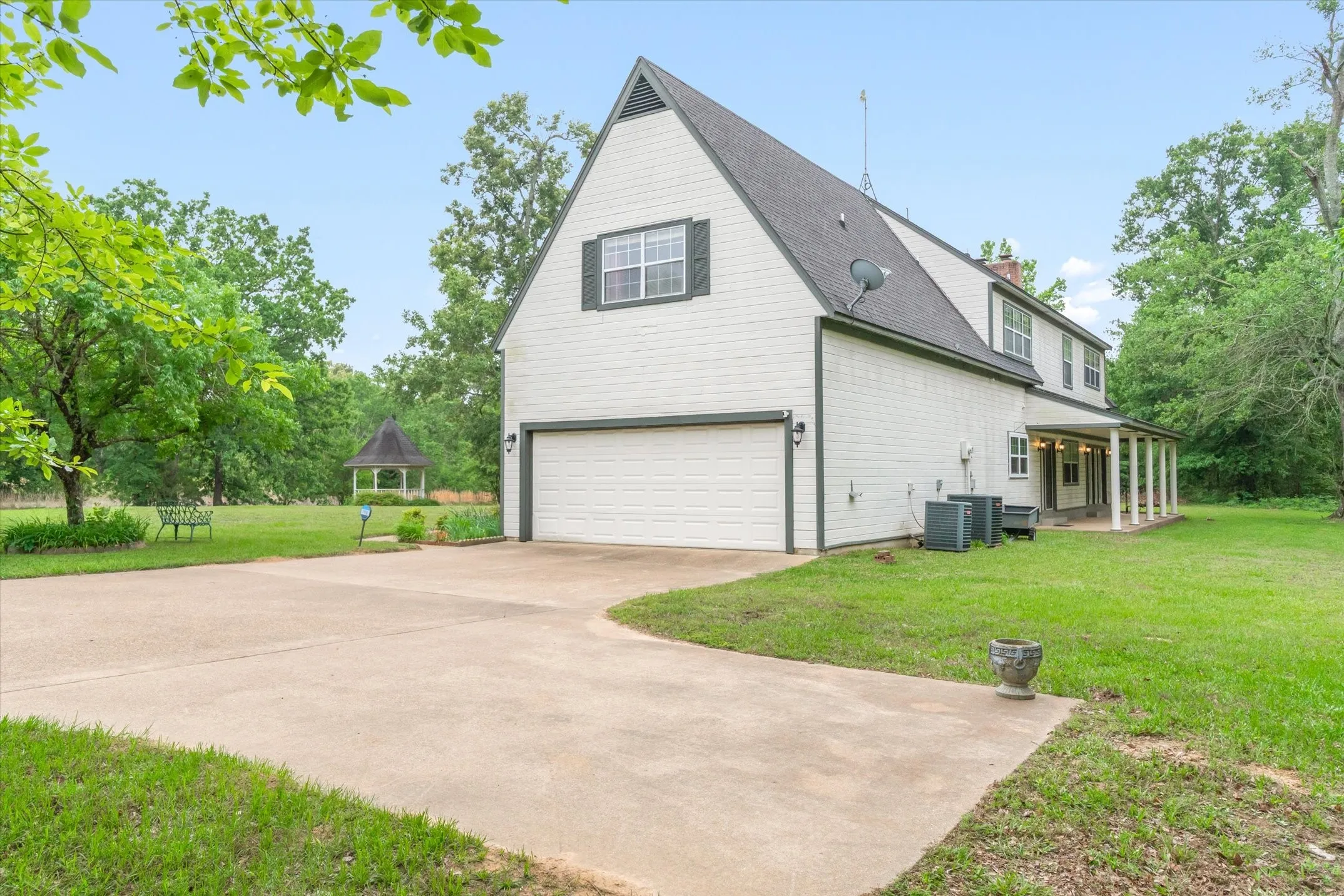 Single Family Residence For Sale in Van Zandt County , 1434 Vz County Road 4519, Van, Texas 75790, 4 Bedroom, 4 Bathroom, 2 Garage spaces, 3,366 Sqft, built in 1990, Preowned, mls#21260577, Real Estate Agent in Van, Homes For Sale in Van Zandt county, Homes For Sale in Van, Realtor in Van Texas, Real Estate Brokerage Independent Realty Texas, Luminita Cordes Realtor