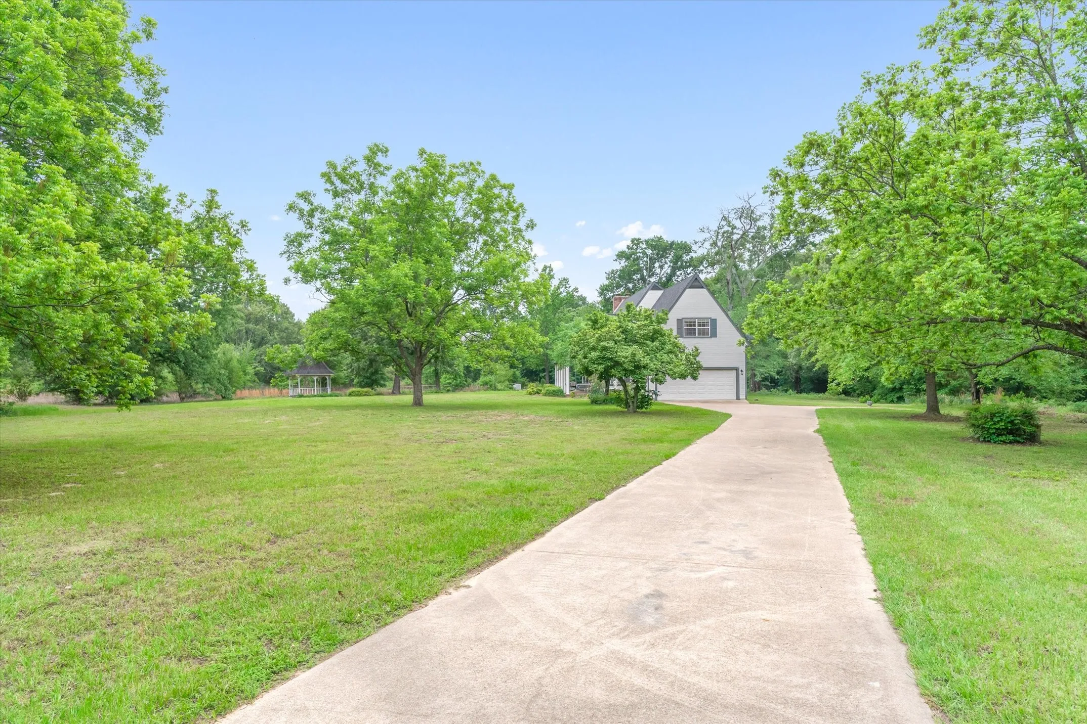 Single Family Residence For Sale in Van Zandt County , 1434 Vz County Road 4519, Van, Texas 75790, 4 Bedroom, 4 Bathroom, 2 Garage spaces, 3,366 Sqft, built in 1990, Preowned, mls#21260577, Real Estate Agent in Van, Homes For Sale in Van Zandt county, Homes For Sale in Van, Realtor in Van Texas, Real Estate Brokerage Independent Realty Texas, Luminita Cordes Realtor