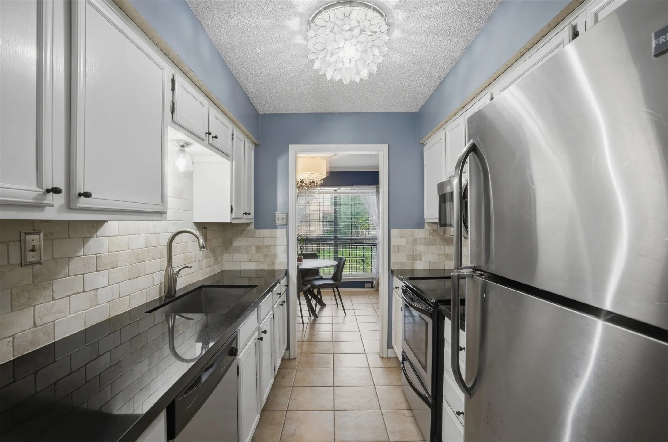Condominium For Sale in Dallas County , 16301 Ledgemont Lane 281, Addison, Texas 75001, 2 Bedrooms, 2 Bathrooms, Garage spaces, 978 Sqft, built in 1982, Preowned, Price $195,000, mls#21258930, Real Estate Agent in Addison, Homes For Sale in Dallas county, Homes For Sale in Addison, Realtor in Addison Texas, Real Estate Brokerage Independent Realty Texas, Luminita Cordes Realtor