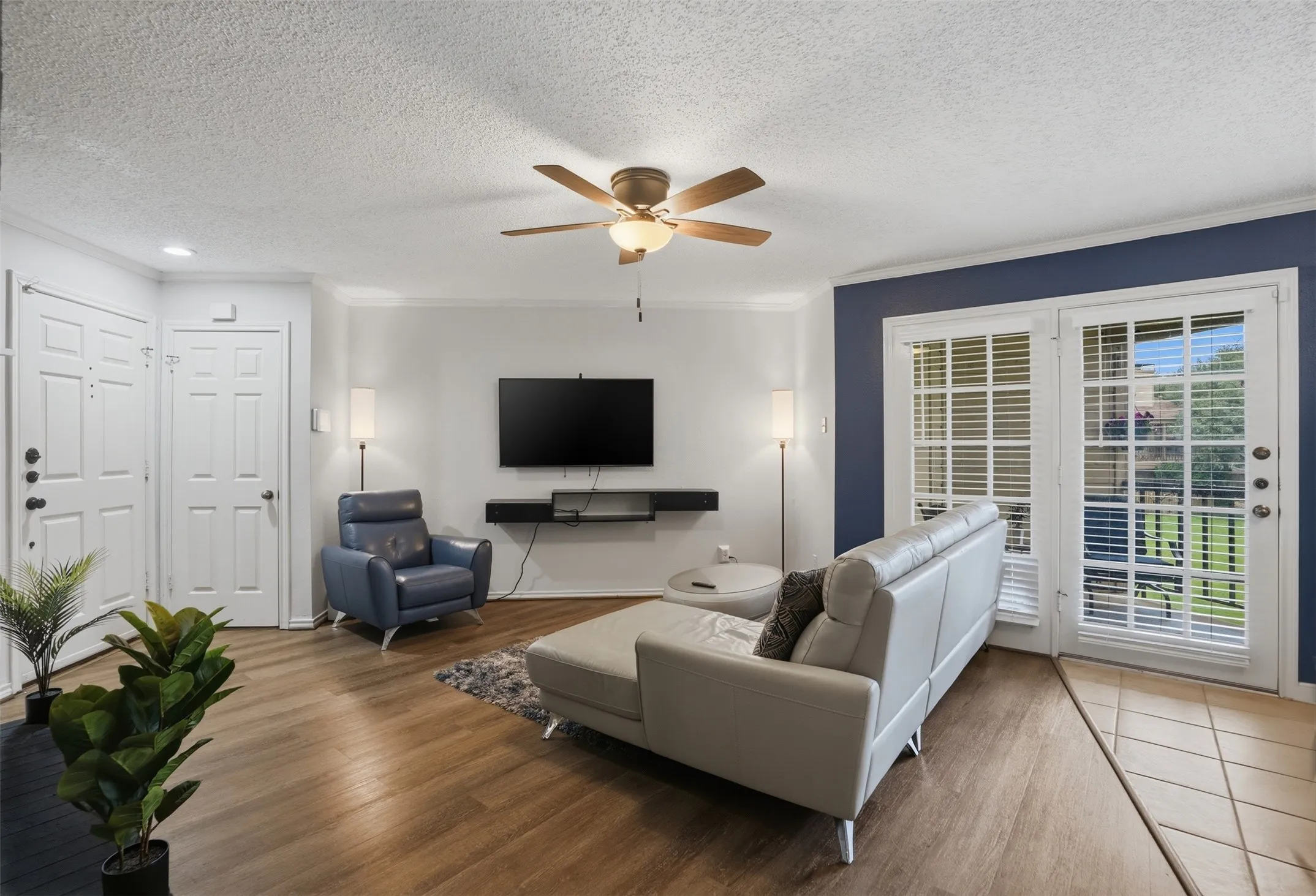 Condominium For Sale in Dallas County , 16301 Ledgemont Lane 281, Addison, Texas 75001, 2 Bedrooms, 2 Bathrooms, Garage spaces, 978 Sqft, built in 1982, Preowned, Price $195,000, mls#21258930, Real Estate Agent in Addison, Homes For Sale in Dallas county, Homes For Sale in Addison, Realtor in Addison Texas, Real Estate Brokerage Independent Realty Texas, Luminita Cordes Realtor