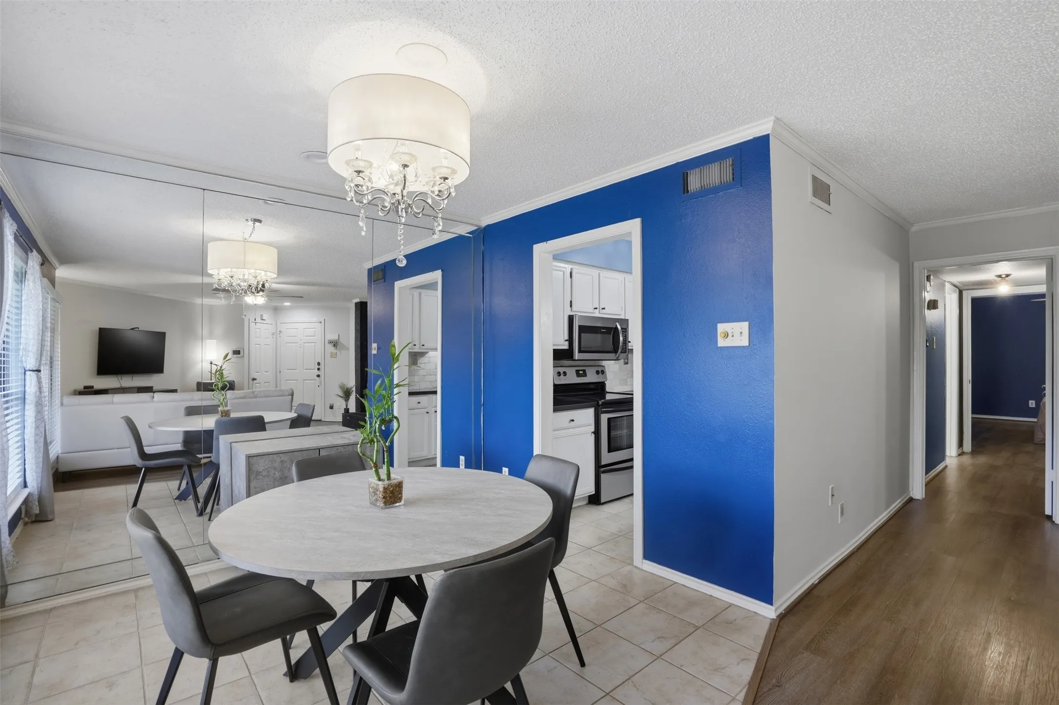 Condominium For Sale in Dallas County , 16301 Ledgemont Lane 281, Addison, Texas 75001, 2 Bedrooms, 2 Bathrooms, Garage spaces, 978 Sqft, built in 1982, Preowned, Price $195,000, mls#21258930, Real Estate Agent in Addison, Homes For Sale in Dallas county, Homes For Sale in Addison, Realtor in Addison Texas, Real Estate Brokerage Independent Realty Texas, Luminita Cordes Realtor