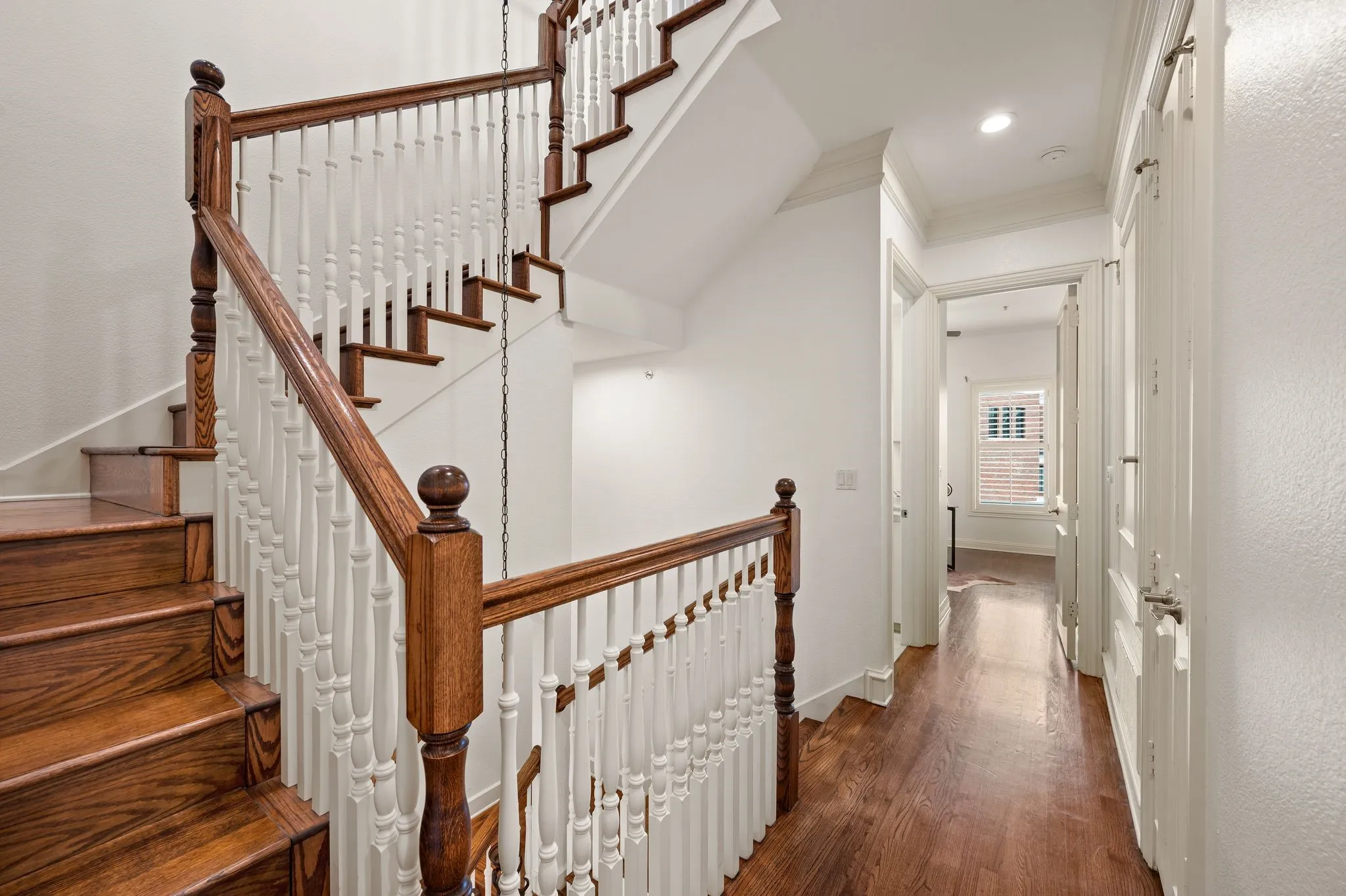 Single Family Residence For Sale in Tarrant County , 1508 Main Street, Southlake, Texas 76092, 4 Bedroom, 4 Bathroom, 2 Garage spaces, 3,139 Sqft, built in 2005, mls#21261503, Real Estate Agent in Southlake, Homes For Sale in Tarrant county, Homes For Sale in Southlake, Realtor in Southlake Texas, Real Estate Brokerage Independent Realty Texas, Luminita Cordes Realtor