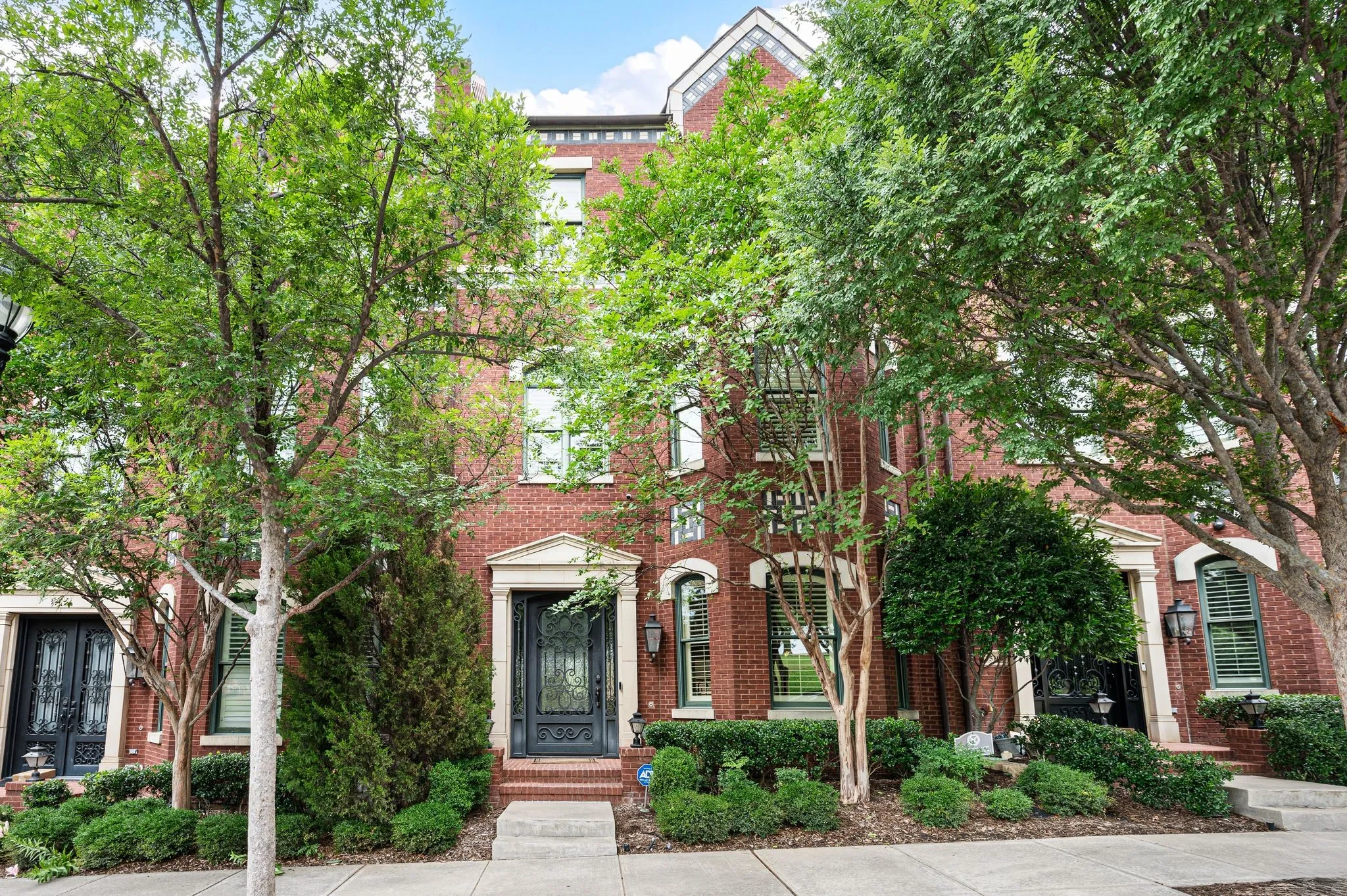 Single Family Residence For Sale in Tarrant County , 1508 Main Street, Southlake, Texas 76092, 4 Bedroom, 4 Bathroom, 2 Garage spaces, 3,139 Sqft, built in 2005, mls#21261503, Real Estate Agent in Southlake, Homes For Sale in Tarrant county, Homes For Sale in Southlake, Realtor in Southlake Texas, Real Estate Brokerage Independent Realty Texas, Luminita Cordes Realtor