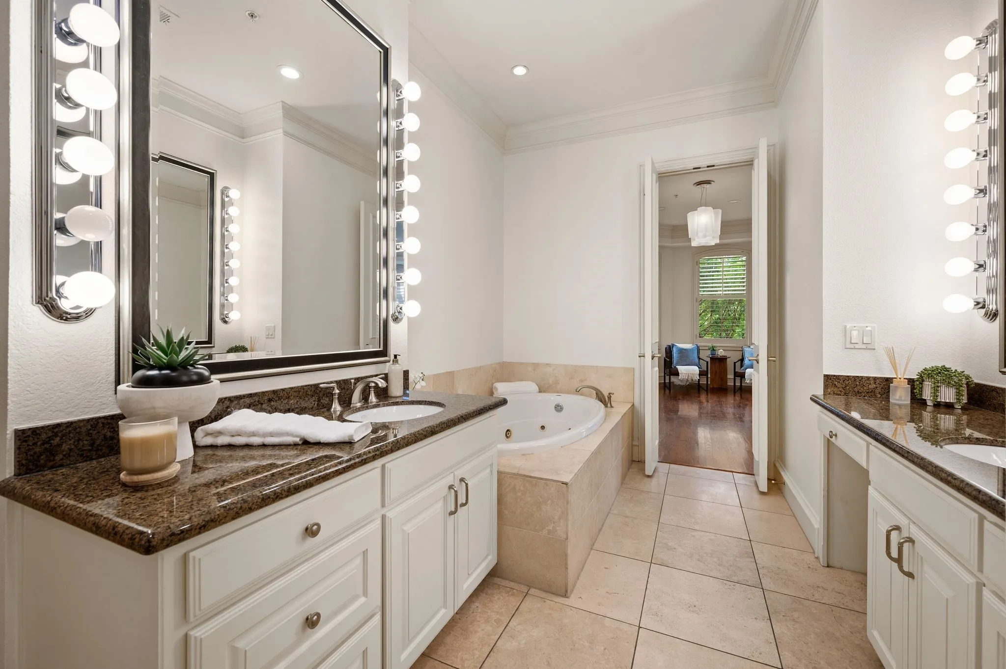 Single Family Residence For Sale in Tarrant County , 1508 Main Street, Southlake, Texas 76092, 4 Bedroom, 4 Bathroom, 2 Garage spaces, 3,139 Sqft, built in 2005, mls#21261503, Real Estate Agent in Southlake, Homes For Sale in Tarrant county, Homes For Sale in Southlake, Realtor in Southlake Texas, Real Estate Brokerage Independent Realty Texas, Luminita Cordes Realtor