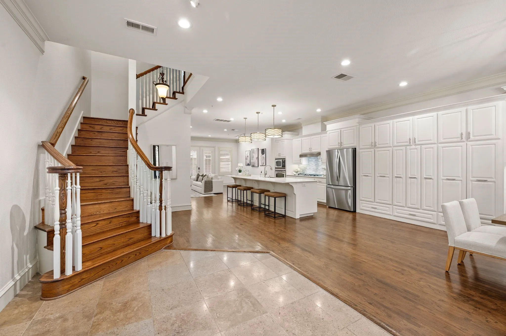 Single Family Residence For Sale in Tarrant County , 1508 Main Street, Southlake, Texas 76092, 4 Bedroom, 4 Bathroom, 2 Garage spaces, 3,139 Sqft, built in 2005, mls#21261503, Real Estate Agent in Southlake, Homes For Sale in Tarrant county, Homes For Sale in Southlake, Realtor in Southlake Texas, Real Estate Brokerage Independent Realty Texas, Luminita Cordes Realtor