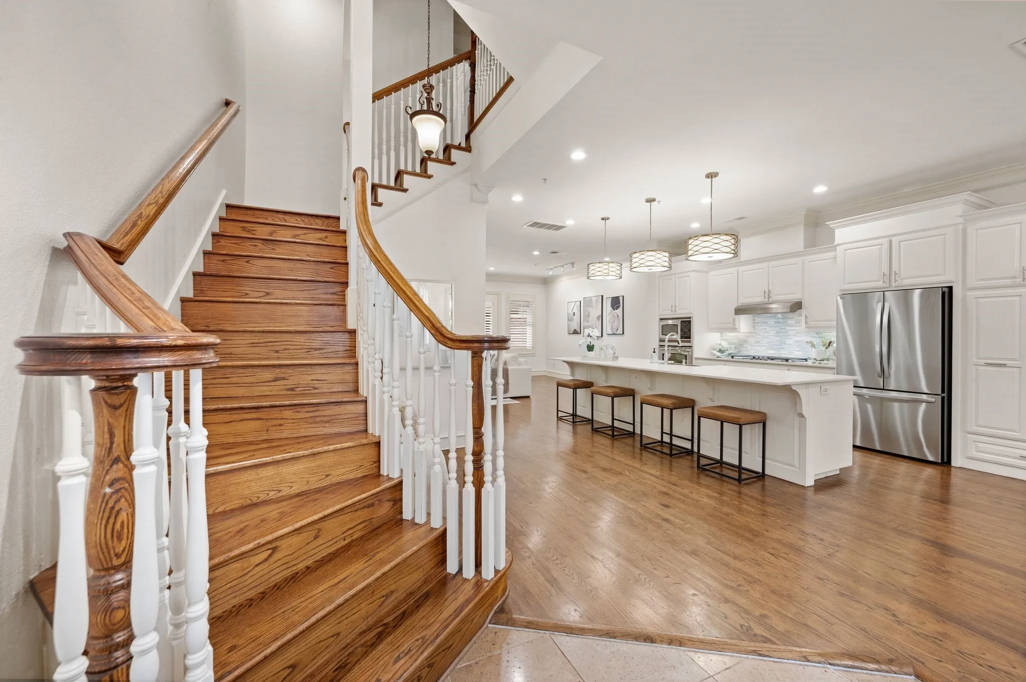 Single Family Residence For Sale in Tarrant County , 1508 Main Street, Southlake, Texas 76092, 4 Bedroom, 4 Bathroom, 2 Garage spaces, 3,139 Sqft, built in 2005, mls#21261503, Real Estate Agent in Southlake, Homes For Sale in Tarrant county, Homes For Sale in Southlake, Realtor in Southlake Texas, Real Estate Brokerage Independent Realty Texas, Luminita Cordes Realtor