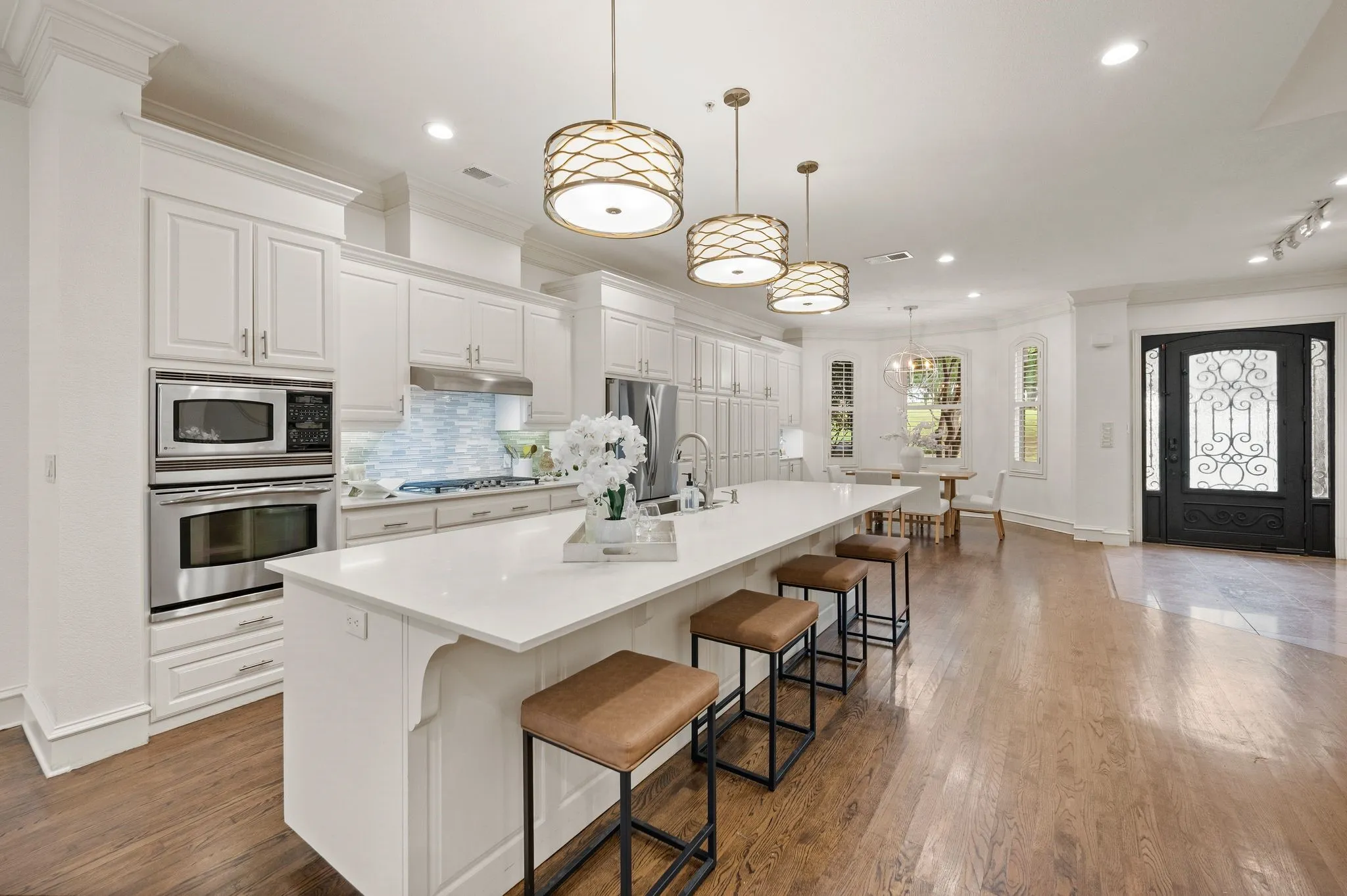 Single Family Residence For Sale in Tarrant County , 1508 Main Street, Southlake, Texas 76092, 4 Bedroom, 4 Bathroom, 2 Garage spaces, 3,139 Sqft, built in 2005, mls#21261503, Real Estate Agent in Southlake, Homes For Sale in Tarrant county, Homes For Sale in Southlake, Realtor in Southlake Texas, Real Estate Brokerage Independent Realty Texas, Luminita Cordes Realtor