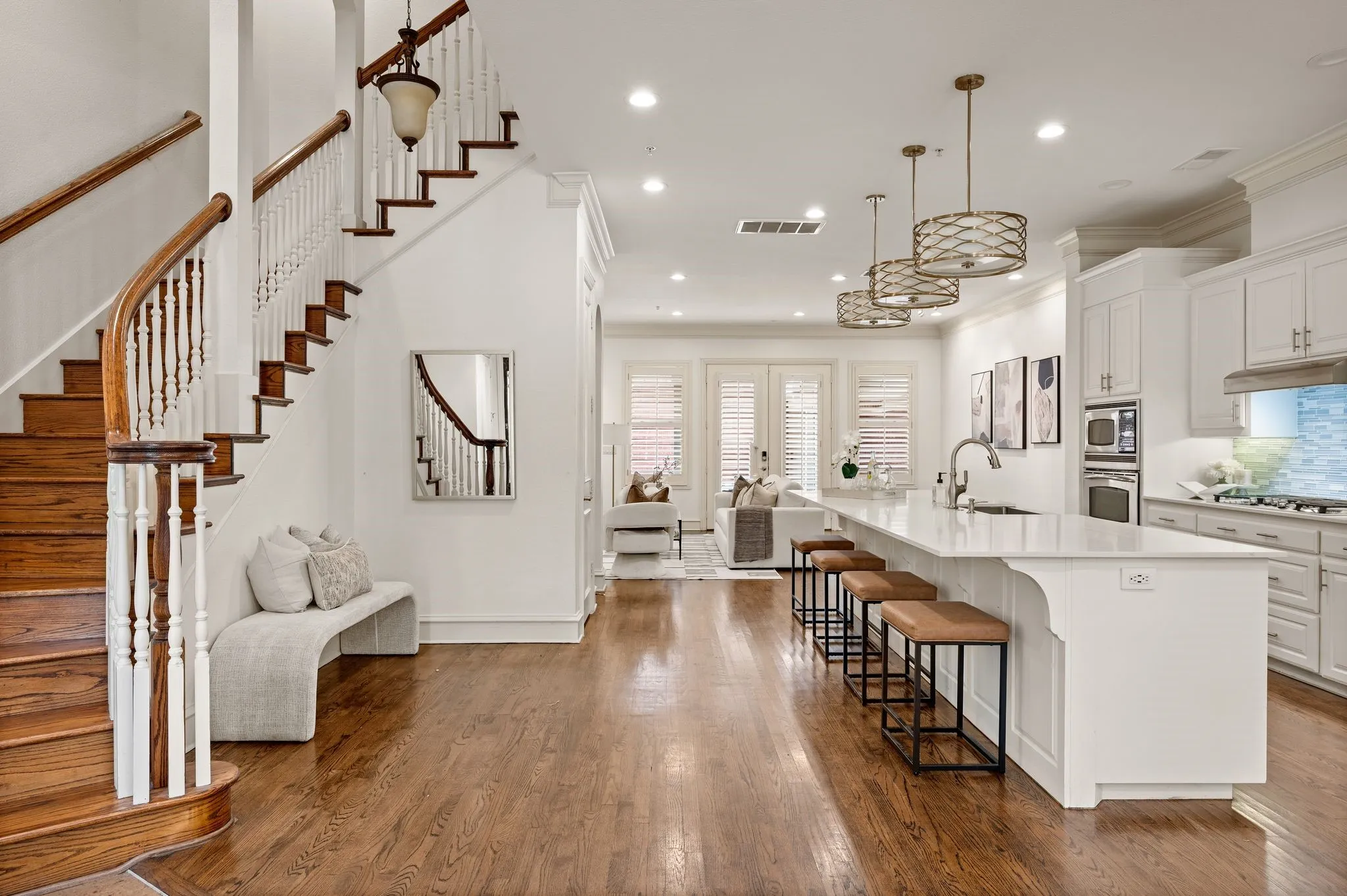 Single Family Residence For Sale in Tarrant County , 1508 Main Street, Southlake, Texas 76092, 4 Bedroom, 4 Bathroom, 2 Garage spaces, 3,139 Sqft, built in 2005, mls#21261503, Real Estate Agent in Southlake, Homes For Sale in Tarrant county, Homes For Sale in Southlake, Realtor in Southlake Texas, Real Estate Brokerage Independent Realty Texas, Luminita Cordes Realtor