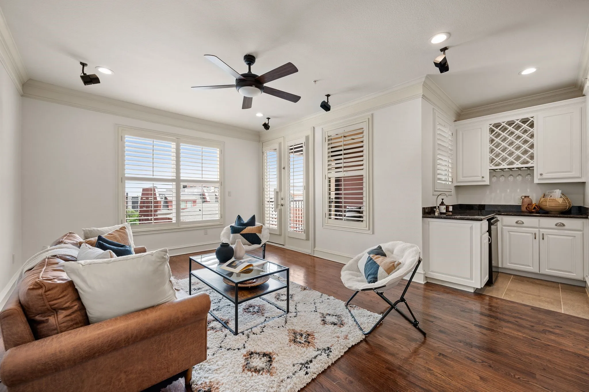 Single Family Residence For Sale in Tarrant County , 1508 Main Street, Southlake, Texas 76092, 4 Bedroom, 4 Bathroom, 2 Garage spaces, 3,139 Sqft, built in 2005, mls#21261503, Real Estate Agent in Southlake, Homes For Sale in Tarrant county, Homes For Sale in Southlake, Realtor in Southlake Texas, Real Estate Brokerage Independent Realty Texas, Luminita Cordes Realtor