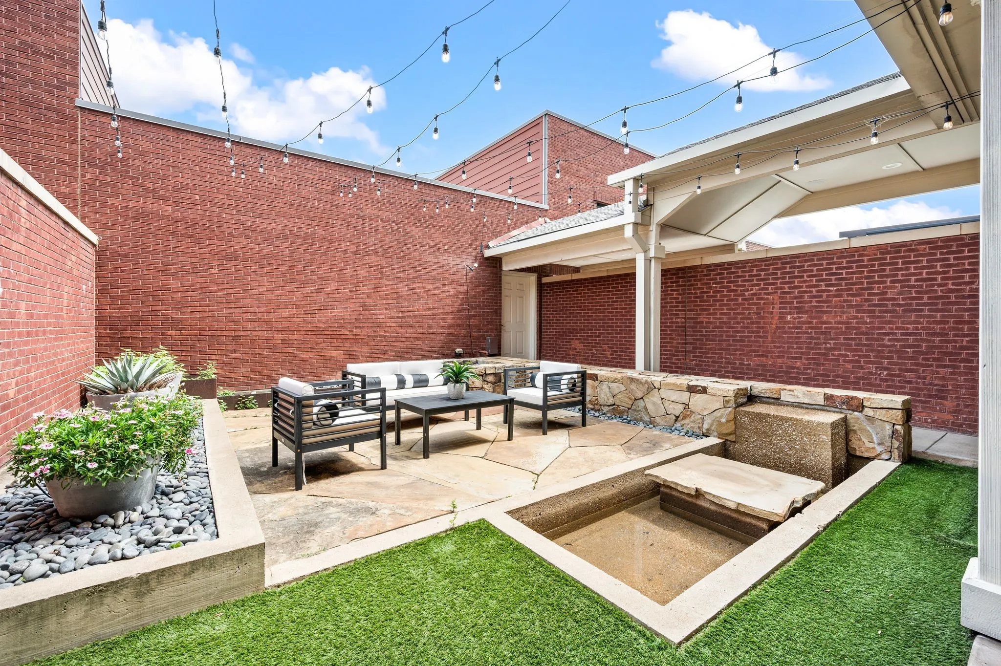 Single Family Residence For Sale in Tarrant County , 1508 Main Street, Southlake, Texas 76092, 4 Bedroom, 4 Bathroom, 2 Garage spaces, 3,139 Sqft, built in 2005, mls#21261503, Real Estate Agent in Southlake, Homes For Sale in Tarrant county, Homes For Sale in Southlake, Realtor in Southlake Texas, Real Estate Brokerage Independent Realty Texas, Luminita Cordes Realtor