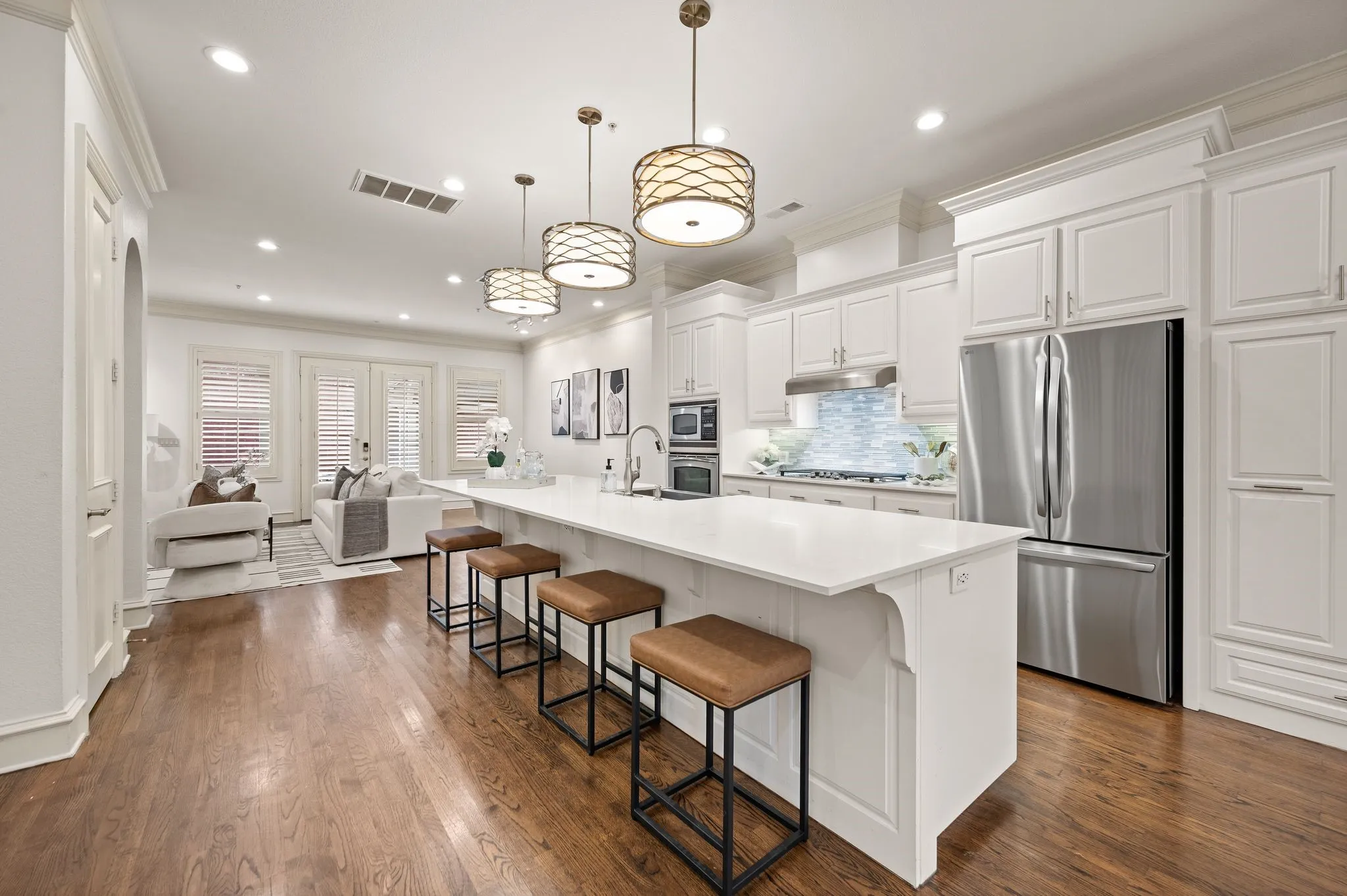 Single Family Residence For Sale in Tarrant County , 1508 Main Street, Southlake, Texas 76092, 4 Bedroom, 4 Bathroom, 2 Garage spaces, 3,139 Sqft, built in 2005, mls#21261503, Real Estate Agent in Southlake, Homes For Sale in Tarrant county, Homes For Sale in Southlake, Realtor in Southlake Texas, Real Estate Brokerage Independent Realty Texas, Luminita Cordes Realtor