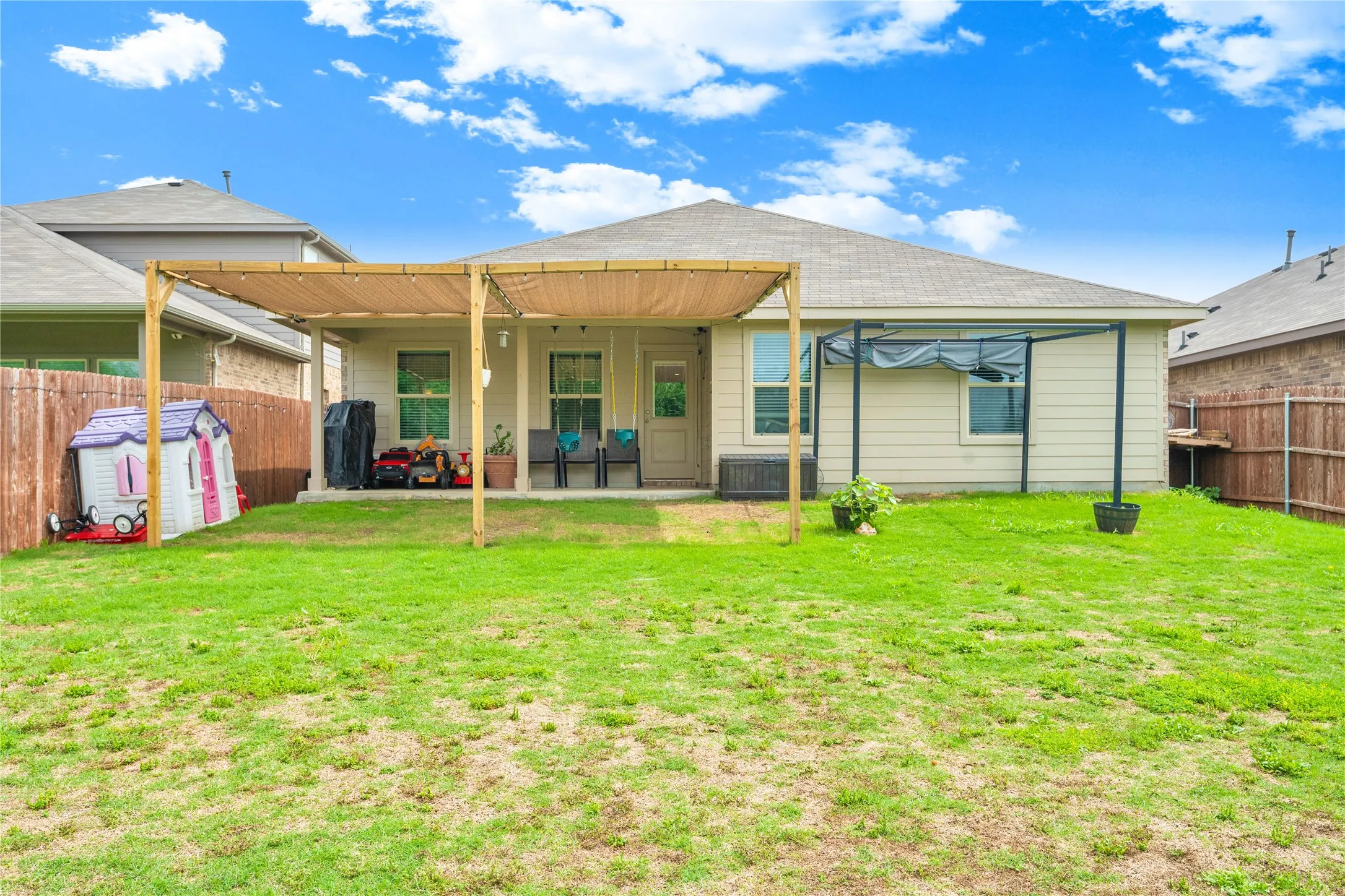 Single Family Residence For Sale in Denton County , 16717 Porterfield Lane, Justin, Texas 76247, 4 Bedrooms, 2 Bathrooms, 2 Garage spaces, 2,085 Sqft, built in 2022, Preowned, Price $355,000, mls#21261430, Real Estate Agent in Justin, Homes For Sale in Denton county, Homes For Sale in Justin, Realtor in Justin Texas, Real Estate Brokerage Independent Realty Texas, Luminita Cordes Realtor