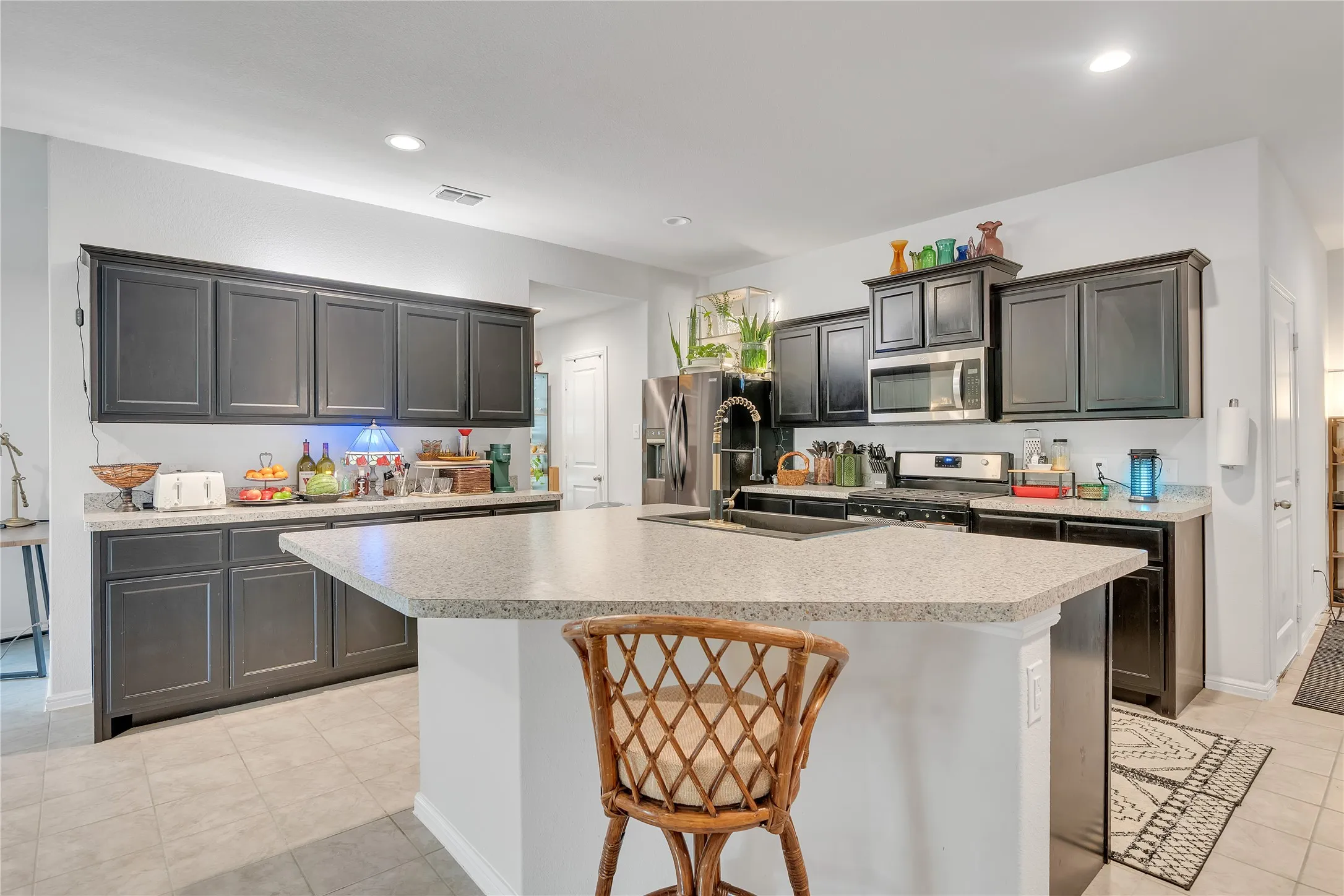 Single Family Residence For Sale in Denton County , 16717 Porterfield Lane, Justin, Texas 76247, 4 Bedrooms, 2 Bathrooms, 2 Garage spaces, 2,085 Sqft, built in 2022, Preowned, Price $355,000, mls#21261430, Real Estate Agent in Justin, Homes For Sale in Denton county, Homes For Sale in Justin, Realtor in Justin Texas, Real Estate Brokerage Independent Realty Texas, Luminita Cordes Realtor