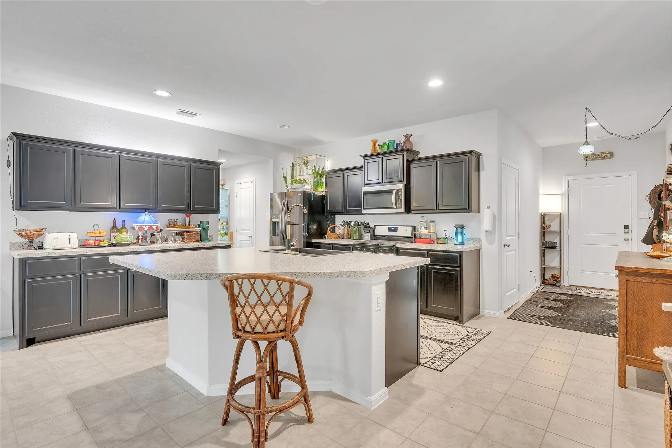 Single Family Residence For Sale in Denton County , 16717 Porterfield Lane, Justin, Texas 76247, 4 Bedrooms, 2 Bathrooms, 2 Garage spaces, 2,085 Sqft, built in 2022, Preowned, Price $355,000, mls#21261430, Real Estate Agent in Justin, Homes For Sale in Denton county, Homes For Sale in Justin, Realtor in Justin Texas, Real Estate Brokerage Independent Realty Texas, Luminita Cordes Realtor