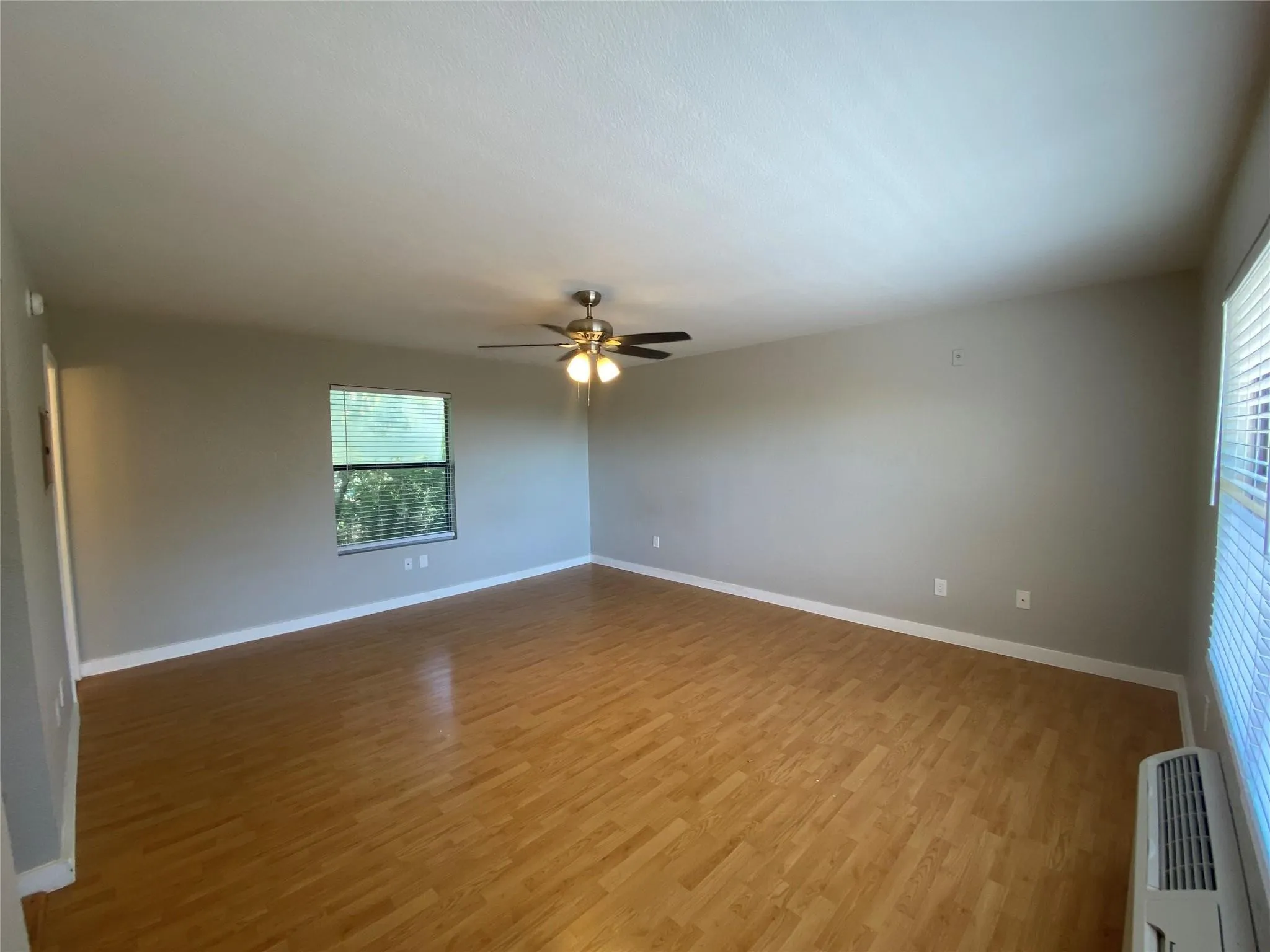 Apartment For Rent in Denton County , 701 W Sycamore Street 102, Denton, Texas 76201, 1 Bedroom, 1 Bathroom, Garage spaces, 450 Sqft, built in 1989, Preowned, mls#21261550, Real Estate Agent in Denton, Homes For Rent in Denton county, Homes For Rent in Denton, Realtor in Denton Texas, Real Estate Brokerage Independent Realty Texas, Luminita Cordes Realtor