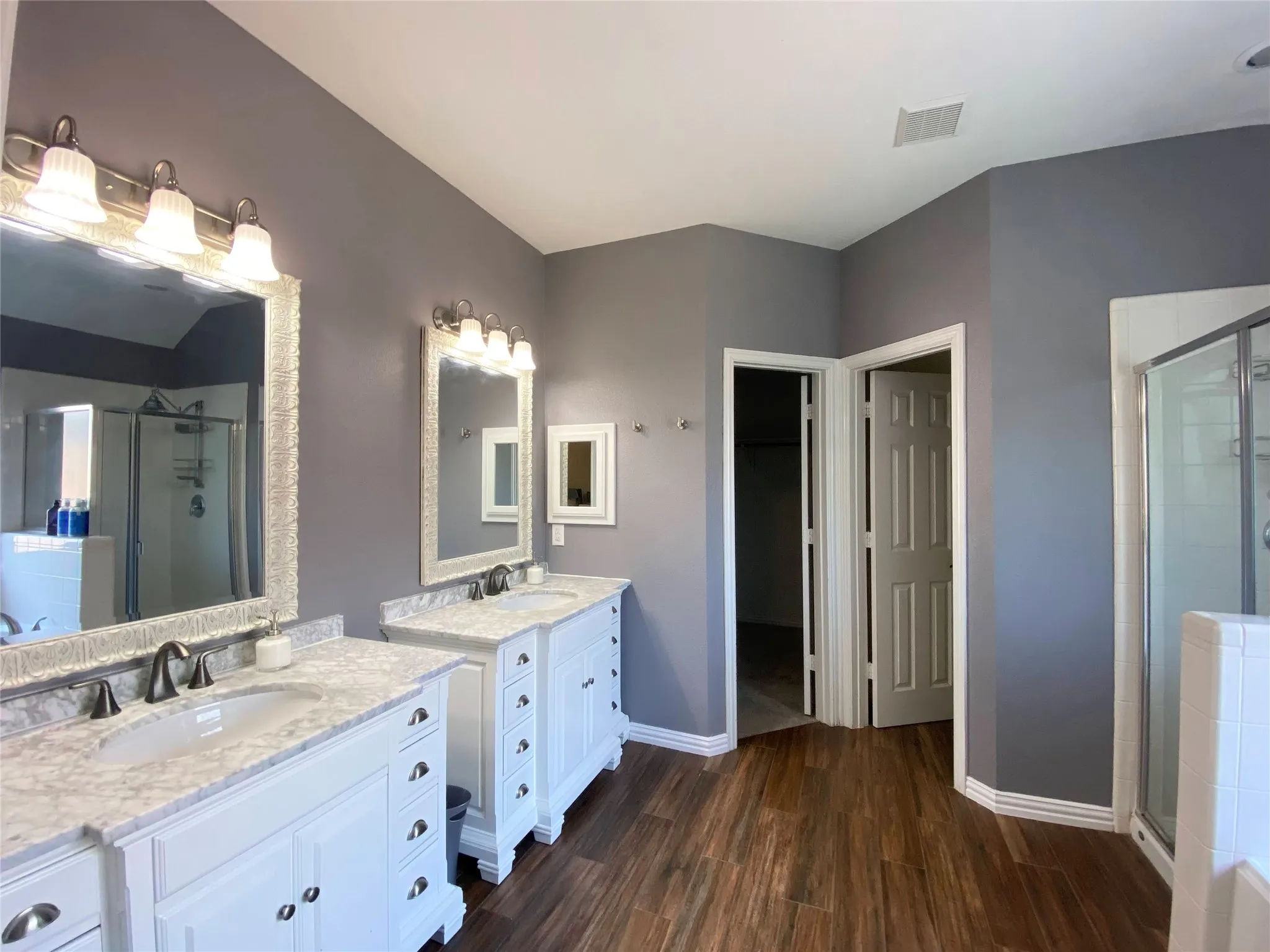 Single Family Residence For Rent in Denton County , 2125 Columbia Drive, Flower Mound, Texas 75022, 4 Bedroom, 3 Bathroom, 3 Garage spaces, 2,646 Sqft, built in 1998, Preowned, mls#21261522, Real Estate Agent in Flower Mound, Homes For Rent in Denton county, Homes For Rent in Flower Mound, Realtor in Flower Mound Texas, Real Estate Brokerage Independent Realty Texas, Luminita Cordes Realtor