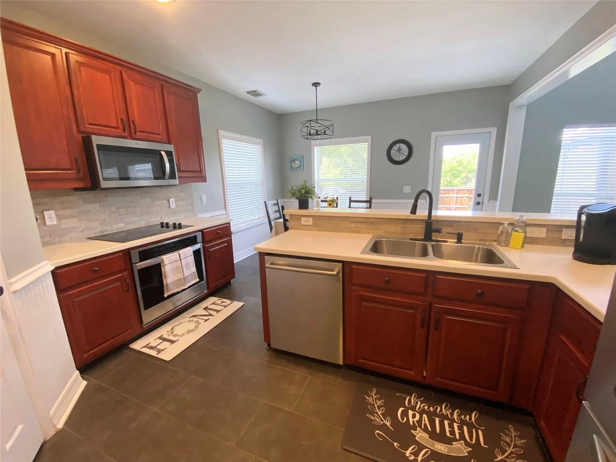 Single Family Residence For Rent in Denton County , 2125 Columbia Drive, Flower Mound, Texas 75022, 4 Bedroom, 3 Bathroom, 3 Garage spaces, 2,646 Sqft, built in 1998, Preowned, mls#21261522, Real Estate Agent in Flower Mound, Homes For Rent in Denton county, Homes For Rent in Flower Mound, Realtor in Flower Mound Texas, Real Estate Brokerage Independent Realty Texas, Luminita Cordes Realtor