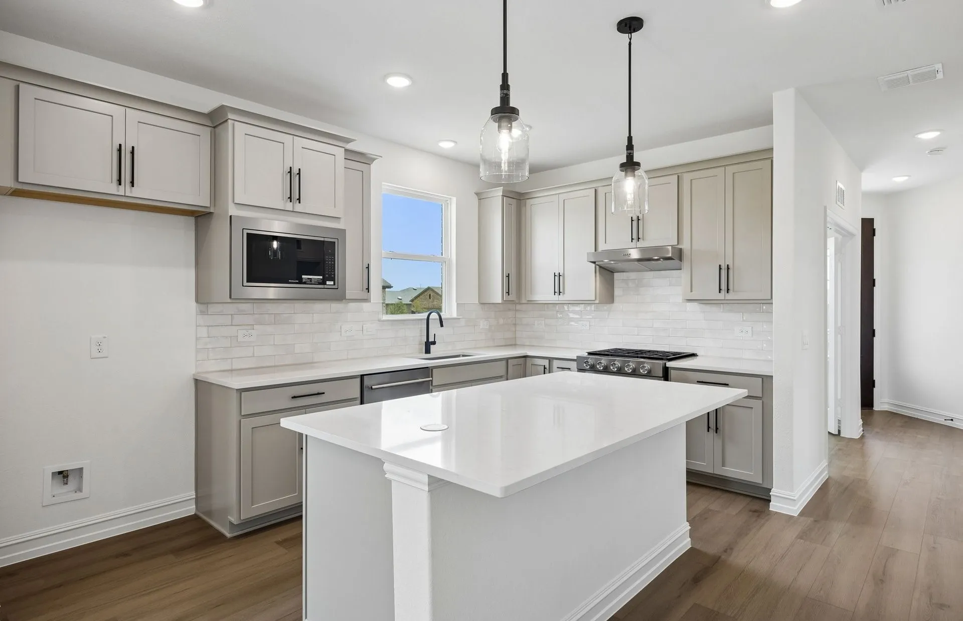 Eat-in bartop kitchen island