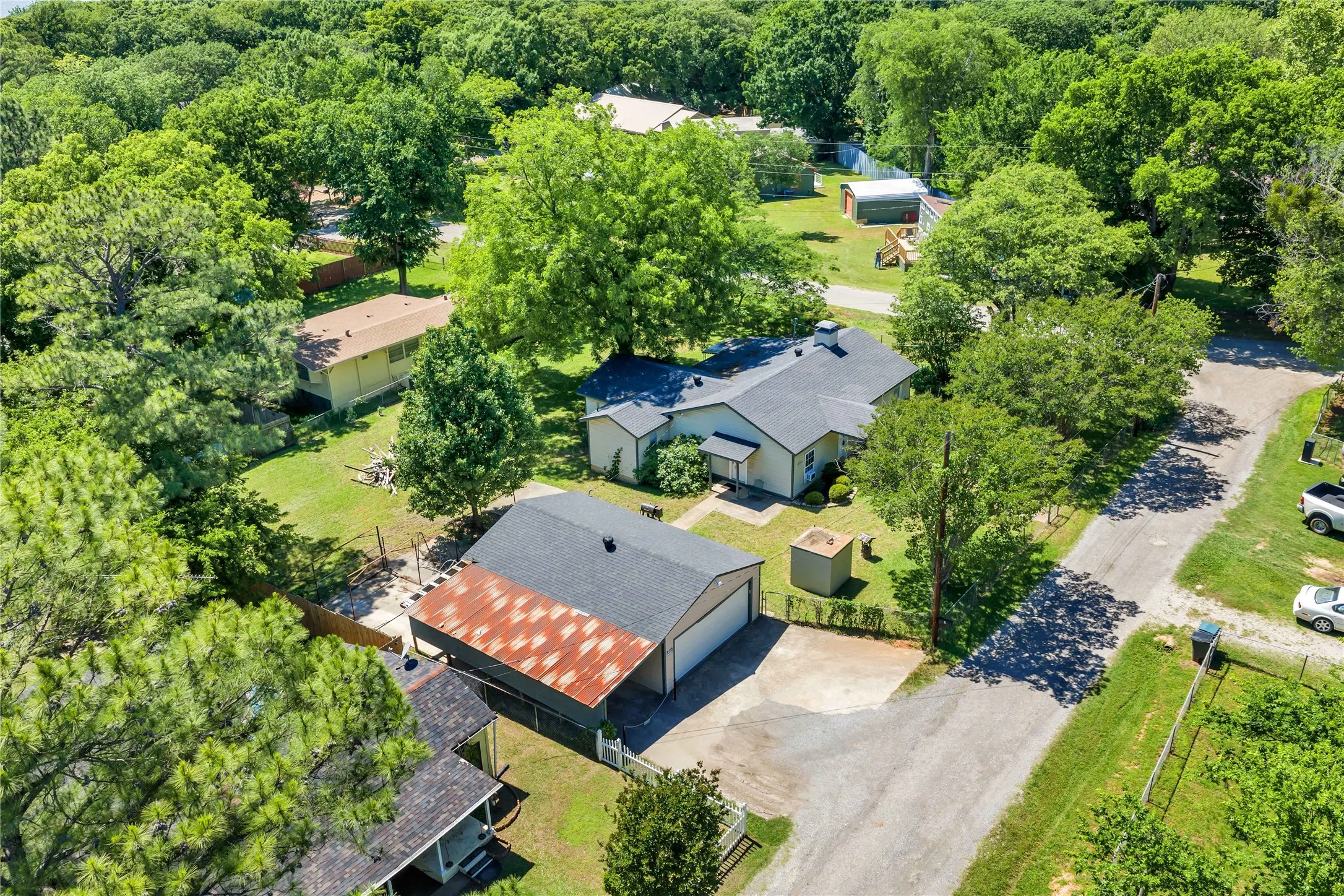 Single Family Residence For Sale in Grayson County , 14 Hancock Lane, Pottsboro, Texas 75076, 3 Bedroom, 2 Bathroom, 1 Garage spaces, 1,584 Sqft, built in 1936, Price $262,000, mls#21261591, Real Estate Agent in Pottsboro, Homes For Sale in Grayson county, Homes For Sale in Pottsboro, Realtor in Pottsboro Texas, Real Estate Brokerage Independent Realty Texas, Luminita Cordes Realtor
