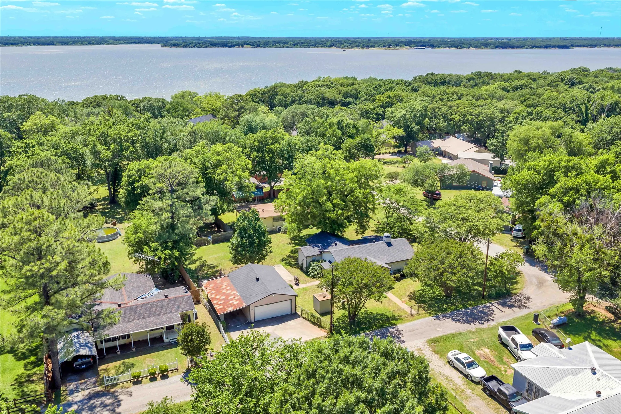 Single Family Residence For Sale in Grayson County , 14 Hancock Lane, Pottsboro, Texas 75076, 3 Bedroom, 2 Bathroom, 1 Garage spaces, 1,584 Sqft, built in 1936, Price $262,000, mls#21261591, Real Estate Agent in Pottsboro, Homes For Sale in Grayson county, Homes For Sale in Pottsboro, Realtor in Pottsboro Texas, Real Estate Brokerage Independent Realty Texas, Luminita Cordes Realtor