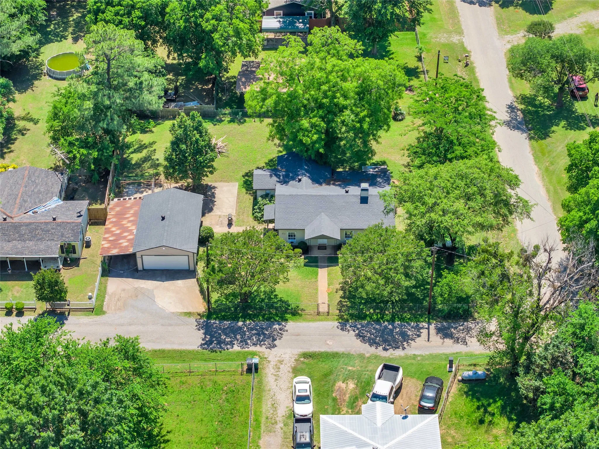 Single Family Residence For Sale in Grayson County , 14 Hancock Lane, Pottsboro, Texas 75076, 3 Bedroom, 2 Bathroom, 1 Garage spaces, 1,584 Sqft, built in 1936, Price $262,000, mls#21261591, Real Estate Agent in Pottsboro, Homes For Sale in Grayson county, Homes For Sale in Pottsboro, Realtor in Pottsboro Texas, Real Estate Brokerage Independent Realty Texas, Luminita Cordes Realtor