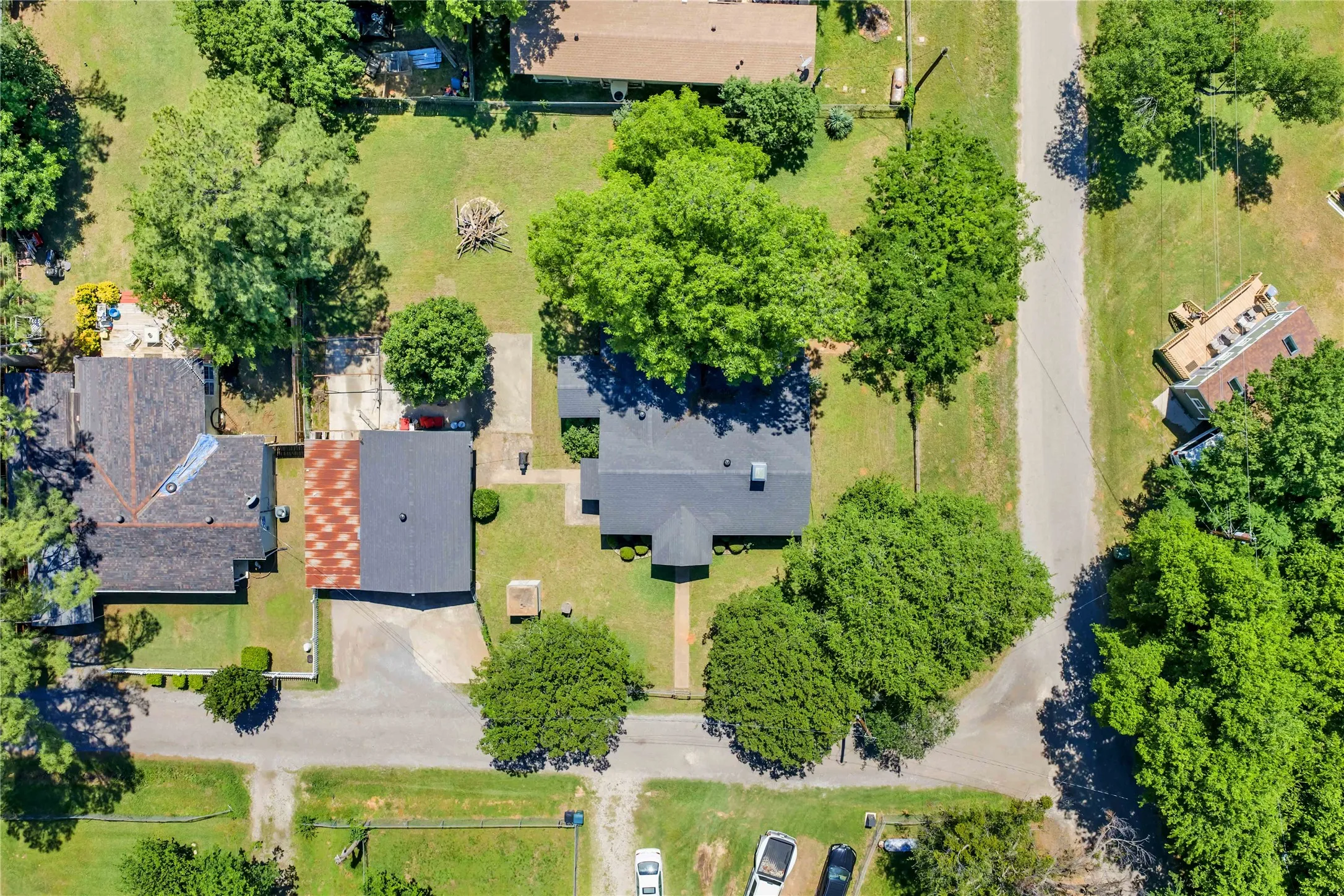 Single Family Residence For Sale in Grayson County , 14 Hancock Lane, Pottsboro, Texas 75076, 3 Bedroom, 2 Bathroom, 1 Garage spaces, 1,584 Sqft, built in 1936, Price $262,000, mls#21261591, Real Estate Agent in Pottsboro, Homes For Sale in Grayson county, Homes For Sale in Pottsboro, Realtor in Pottsboro Texas, Real Estate Brokerage Independent Realty Texas, Luminita Cordes Realtor