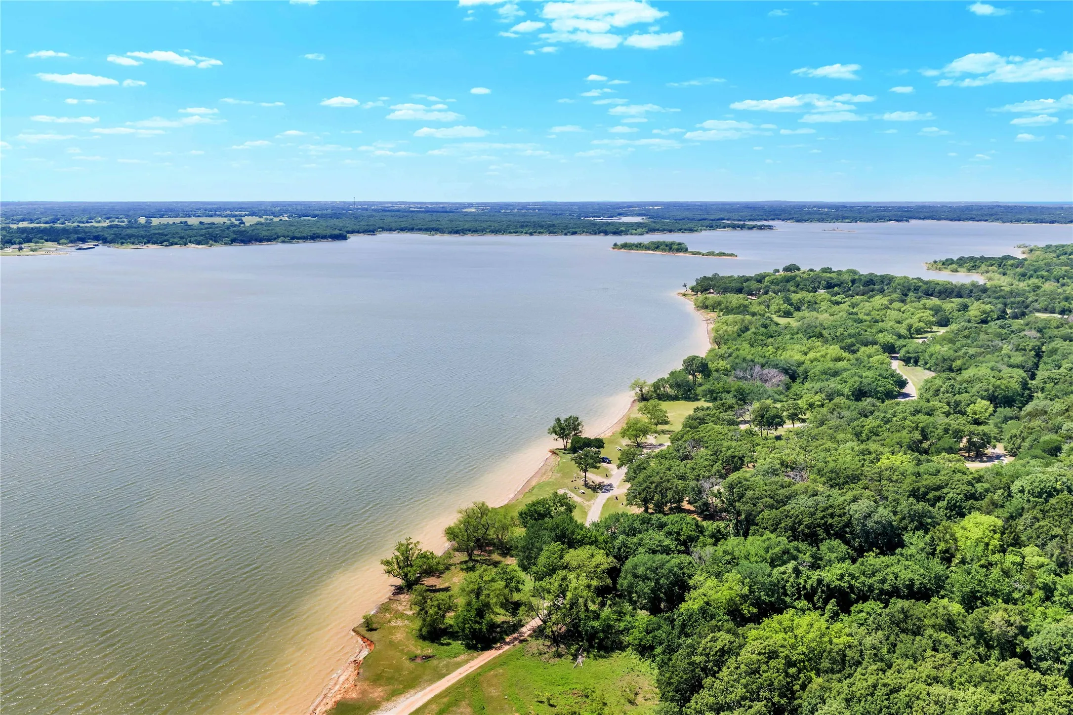 Single Family Residence For Sale in Grayson County , 14 Hancock Lane, Pottsboro, Texas 75076, 3 Bedroom, 2 Bathroom, 1 Garage spaces, 1,584 Sqft, built in 1936, Price $262,000, mls#21261591, Real Estate Agent in Pottsboro, Homes For Sale in Grayson county, Homes For Sale in Pottsboro, Realtor in Pottsboro Texas, Real Estate Brokerage Independent Realty Texas, Luminita Cordes Realtor
