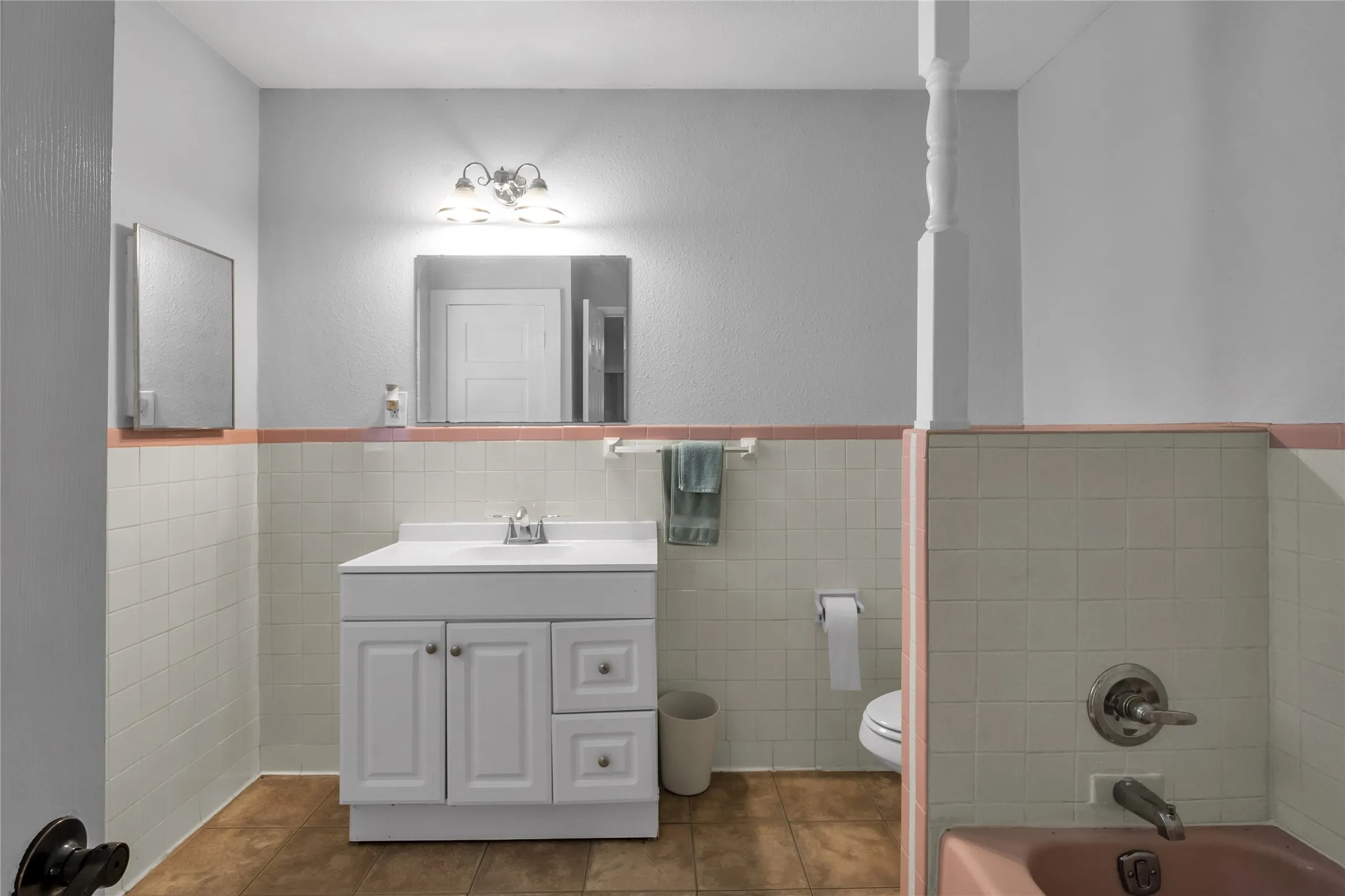 Single Family Residence For Sale in Grayson County , 14 Hancock Lane, Pottsboro, Texas 75076, 3 Bedroom, 2 Bathroom, 1 Garage spaces, 1,584 Sqft, built in 1936, Price $262,000, mls#21261591, Real Estate Agent in Pottsboro, Homes For Sale in Grayson county, Homes For Sale in Pottsboro, Realtor in Pottsboro Texas, Real Estate Brokerage Independent Realty Texas, Luminita Cordes Realtor